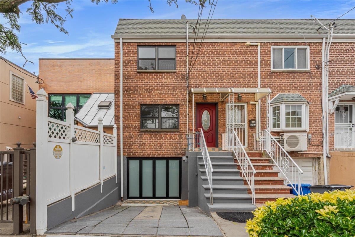 #1 photo, 53-26 61st Street, كوينز Maspeth , NY 11378