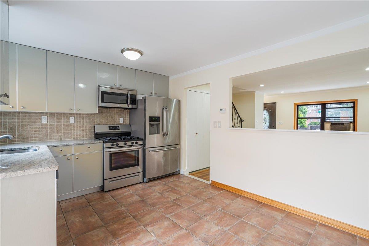 #10 photo, 53-26 61st Street, كوينز Maspeth , NY 11378