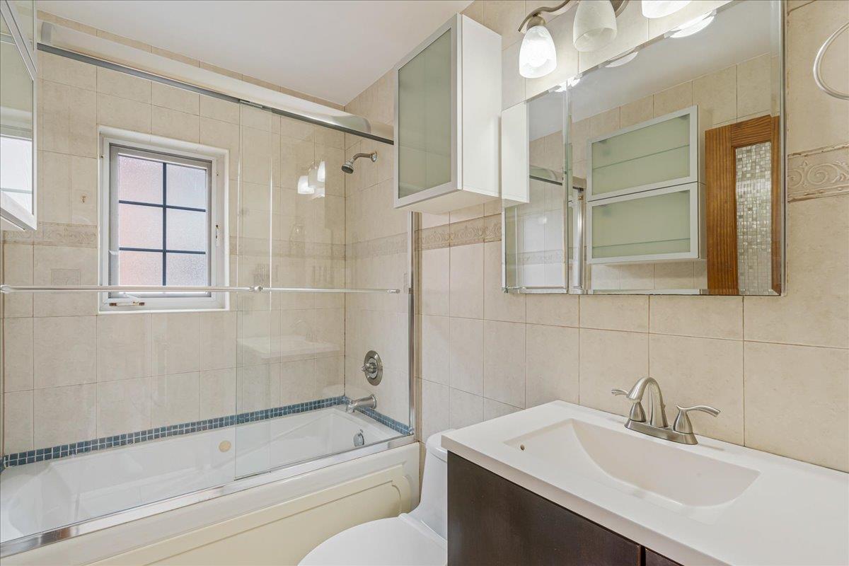 #13 photo, 53-26 61st Street, كوينز Maspeth , NY 11378