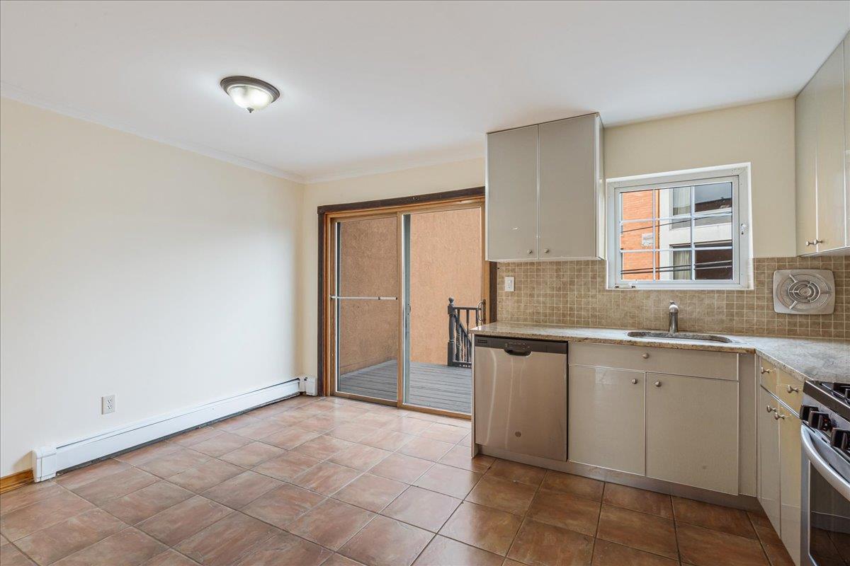 #6 photo, 53-26 61st Street, كوينز Maspeth , NY 11378