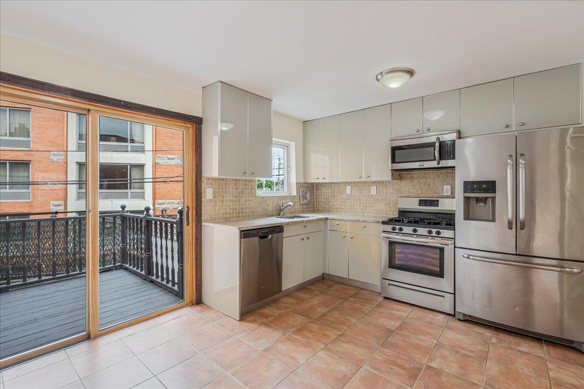 #8 photo, 53-26 61st Street, كوينز Maspeth , NY 11378