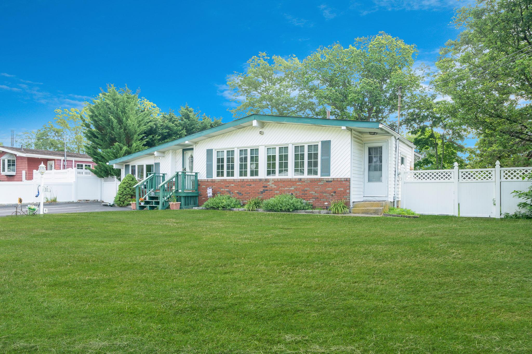 #1 photo, 31 Kayron Drive, سوفولك Ronkonkoma , NY 11779