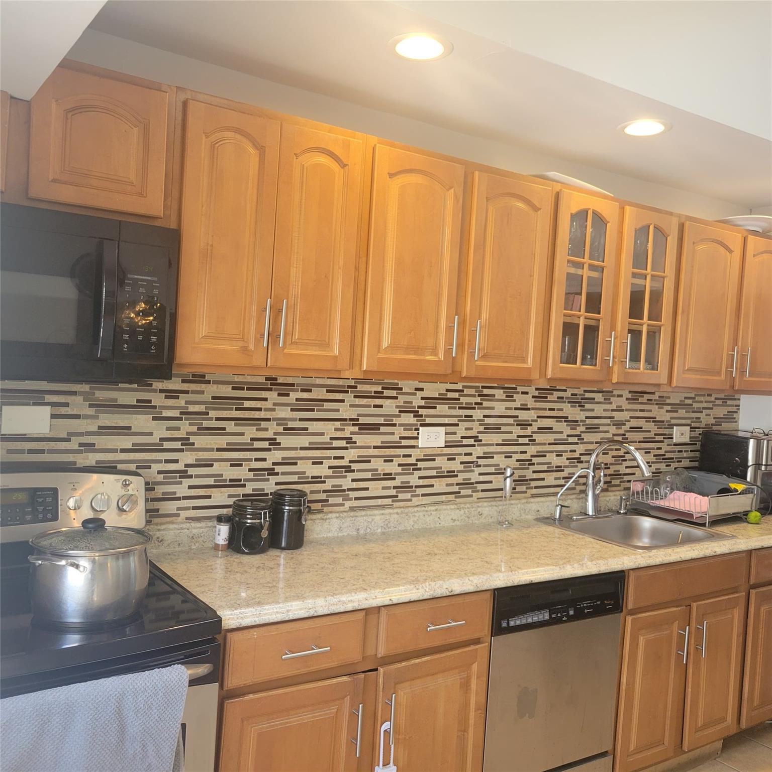 #16 photo, 5 Sportsmans Avenue, Freeport , NY 11520