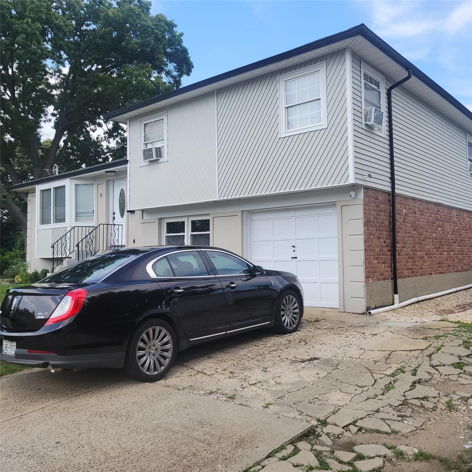 #2 photo, 5 Sportsmans Avenue, Freeport , NY 11520