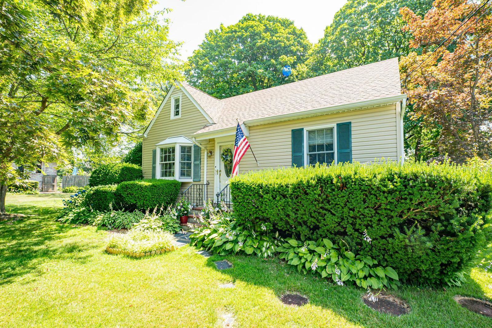 #3 photo, 44 Crestwood Drive, Huntington Station , NY 11746