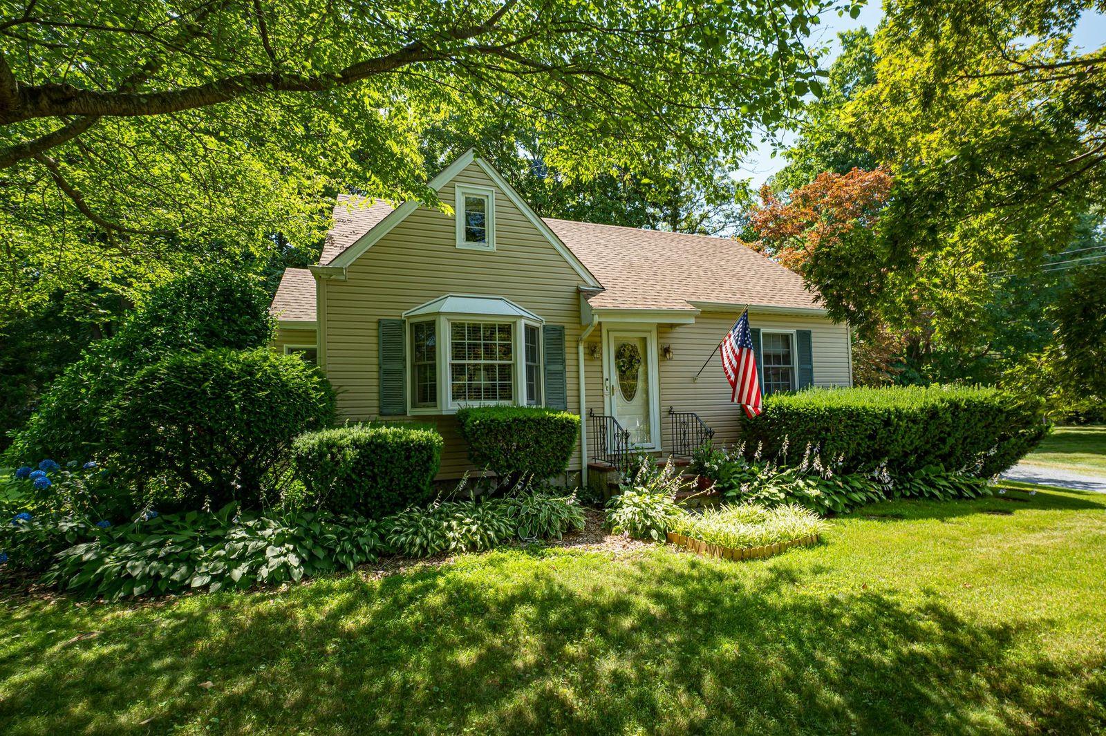 #4 photo, 44 Crestwood Drive, Huntington Station , NY 11746