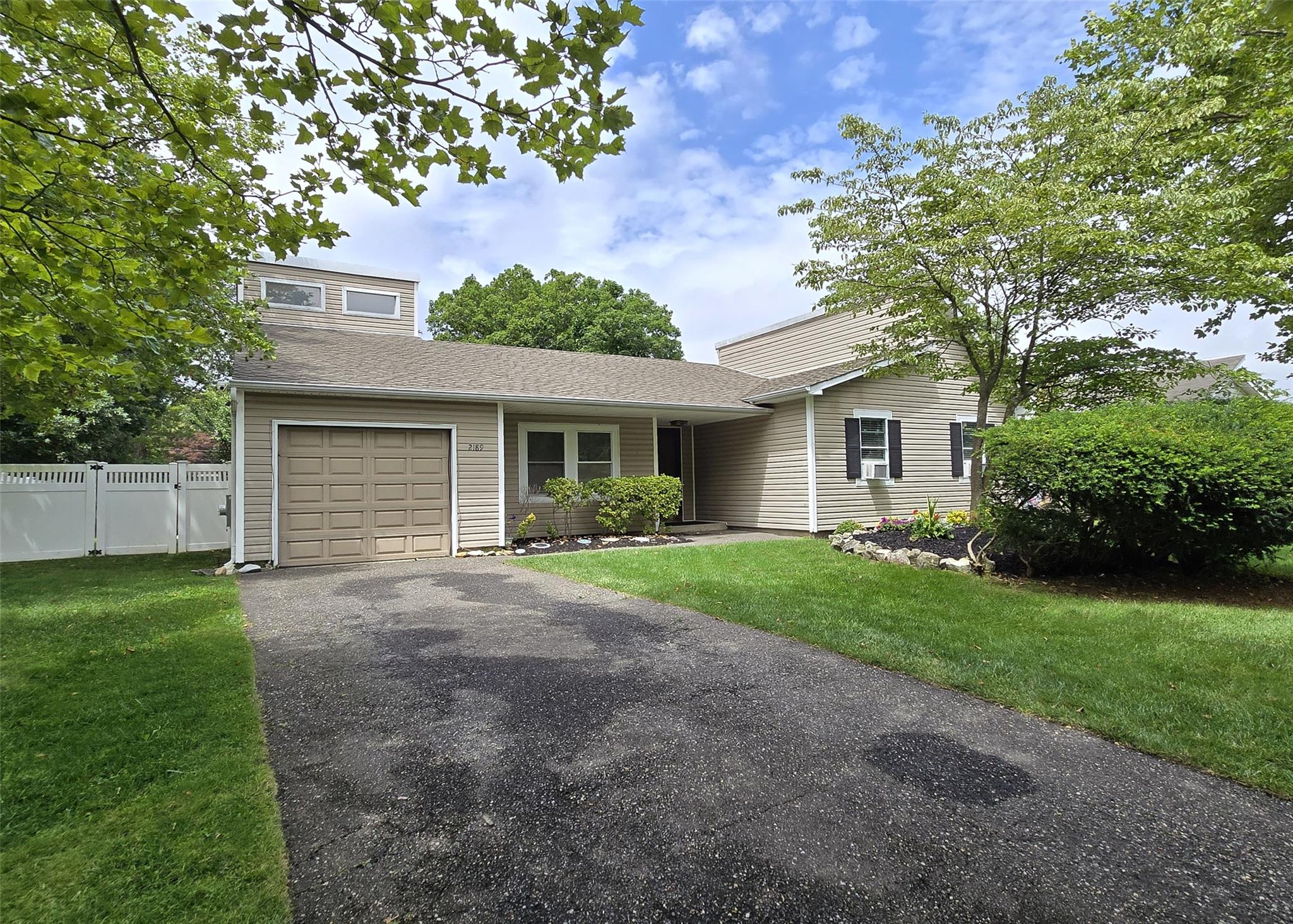 #1 photo, 2189 Cedar Avenue, 東長島 Ronkonkoma , NY 11779