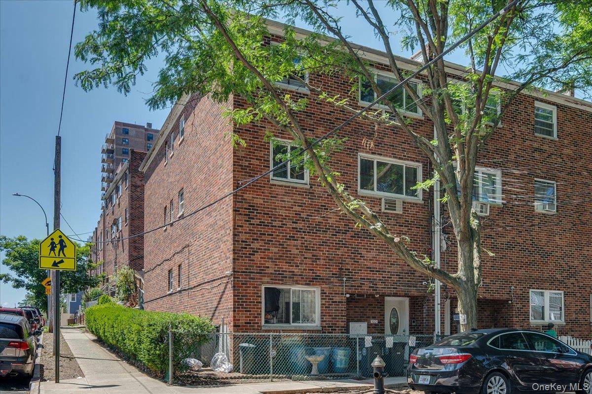 #1 photo, 3001 Olinville Avenue, ブロンクス区 Bronx , NY 10467