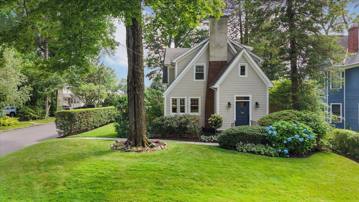 #1 photo, 216 Boulevard, Scarsdale , NY 10583