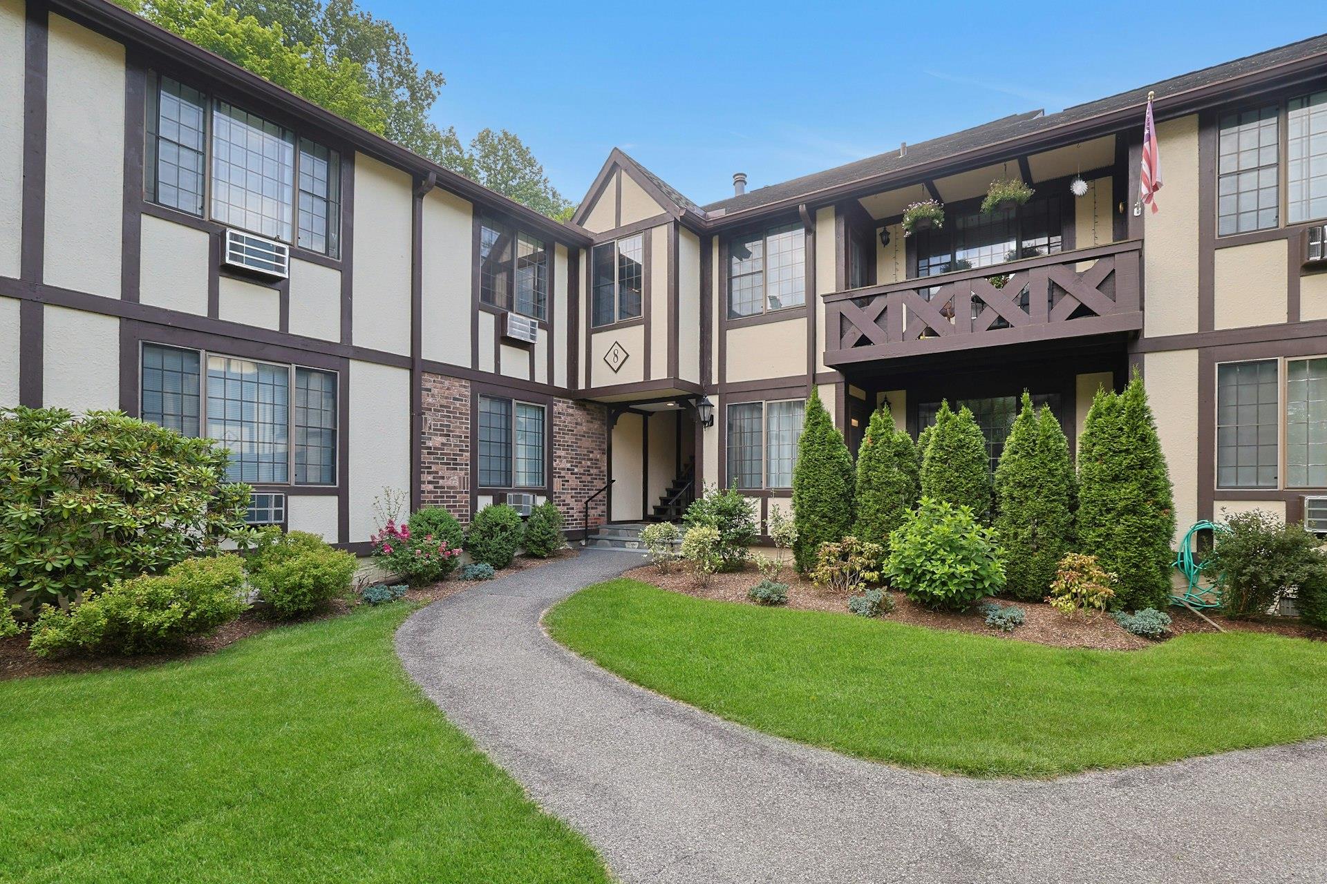 #1 photo, 8 Foxwood, 紐約州 Pleasantville , NY 10570