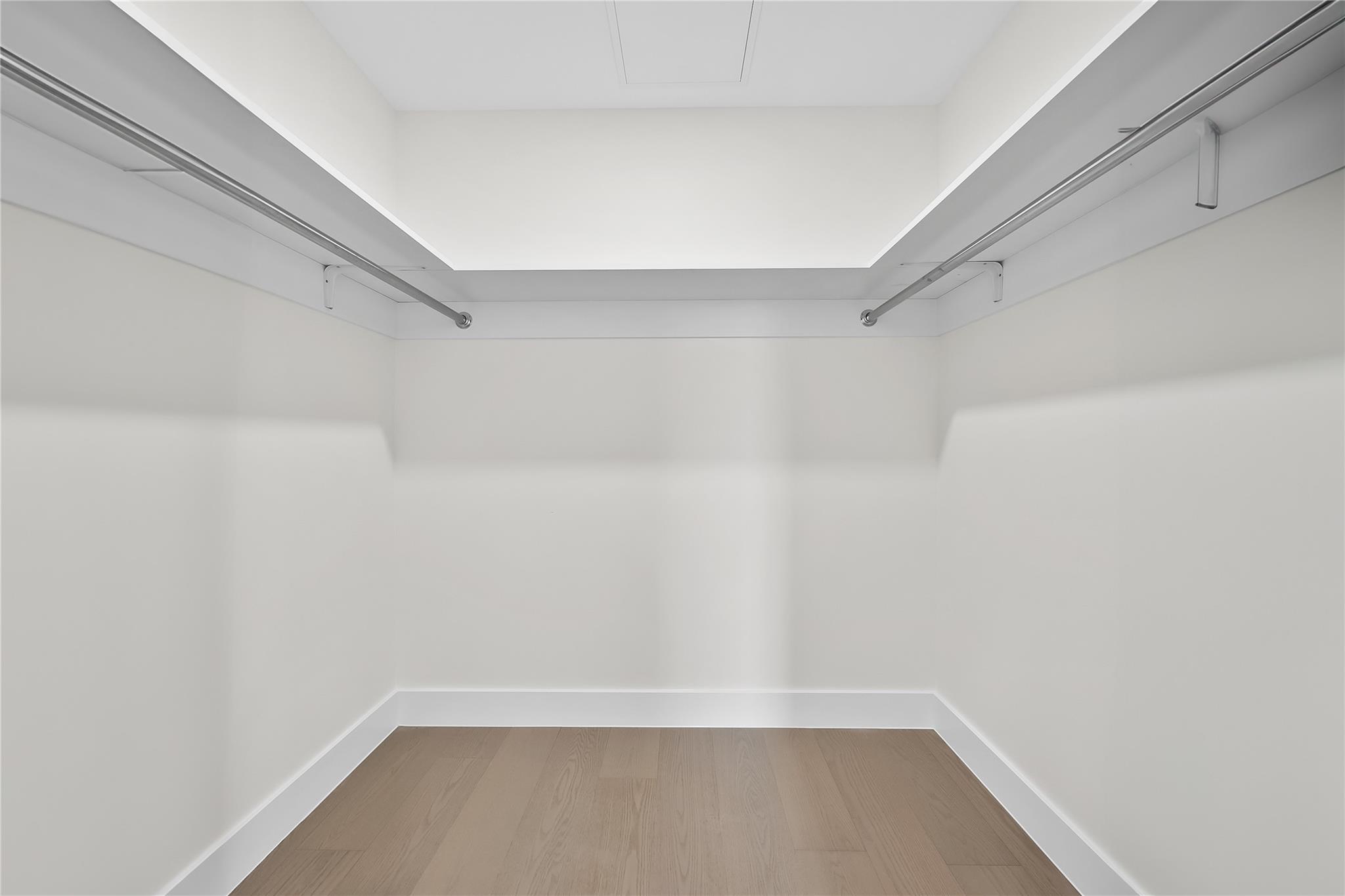 #12 photo, 20222 45th Drive, كوينز Bayside , NY 11361