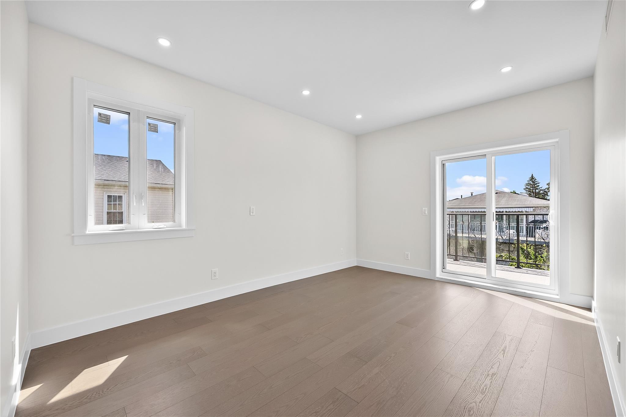 #14 photo, 20222 45th Drive, كوينز Bayside , NY 11361