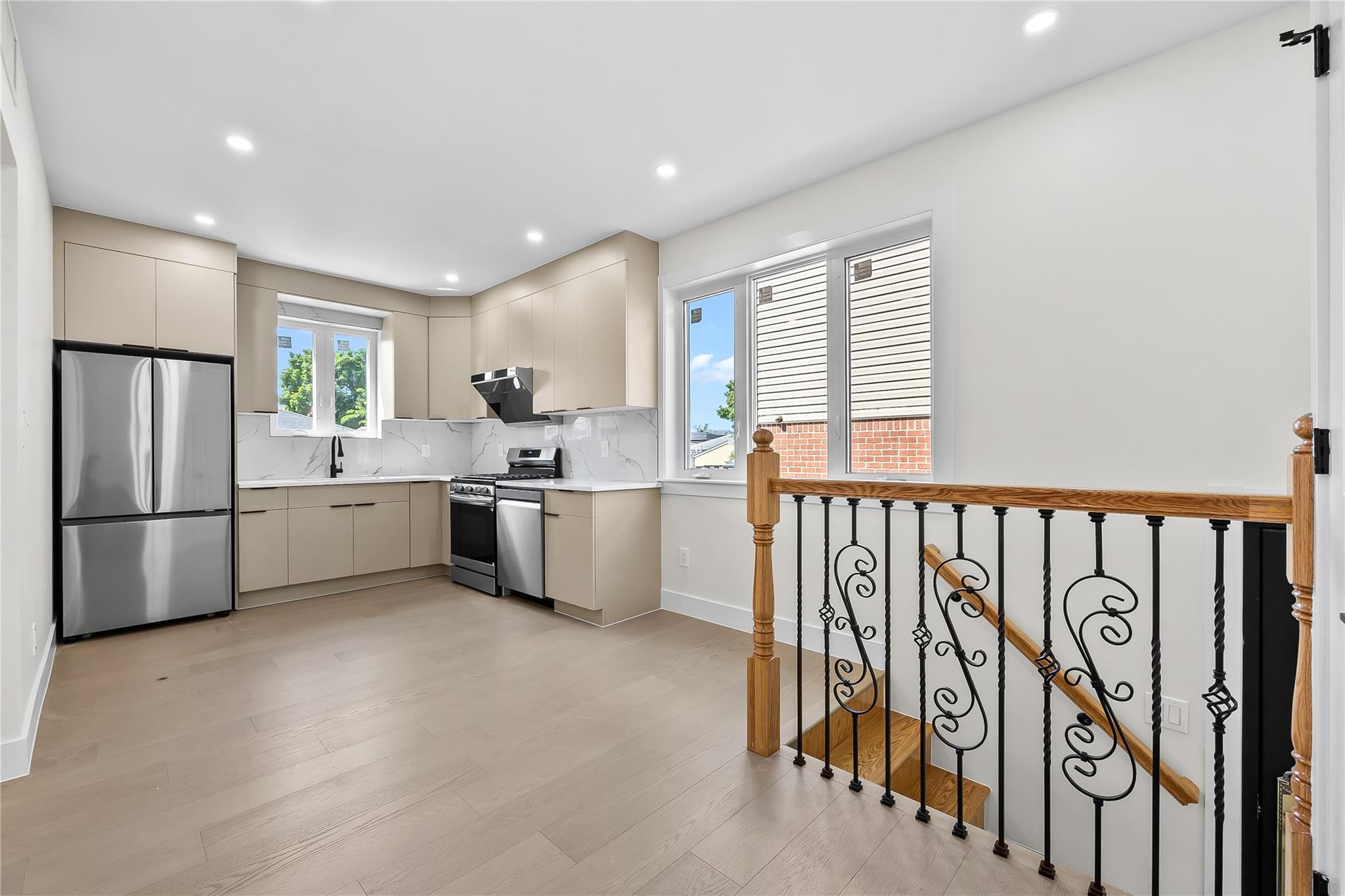 #16 photo, 20222 45th Drive, كوينز Bayside , NY 11361