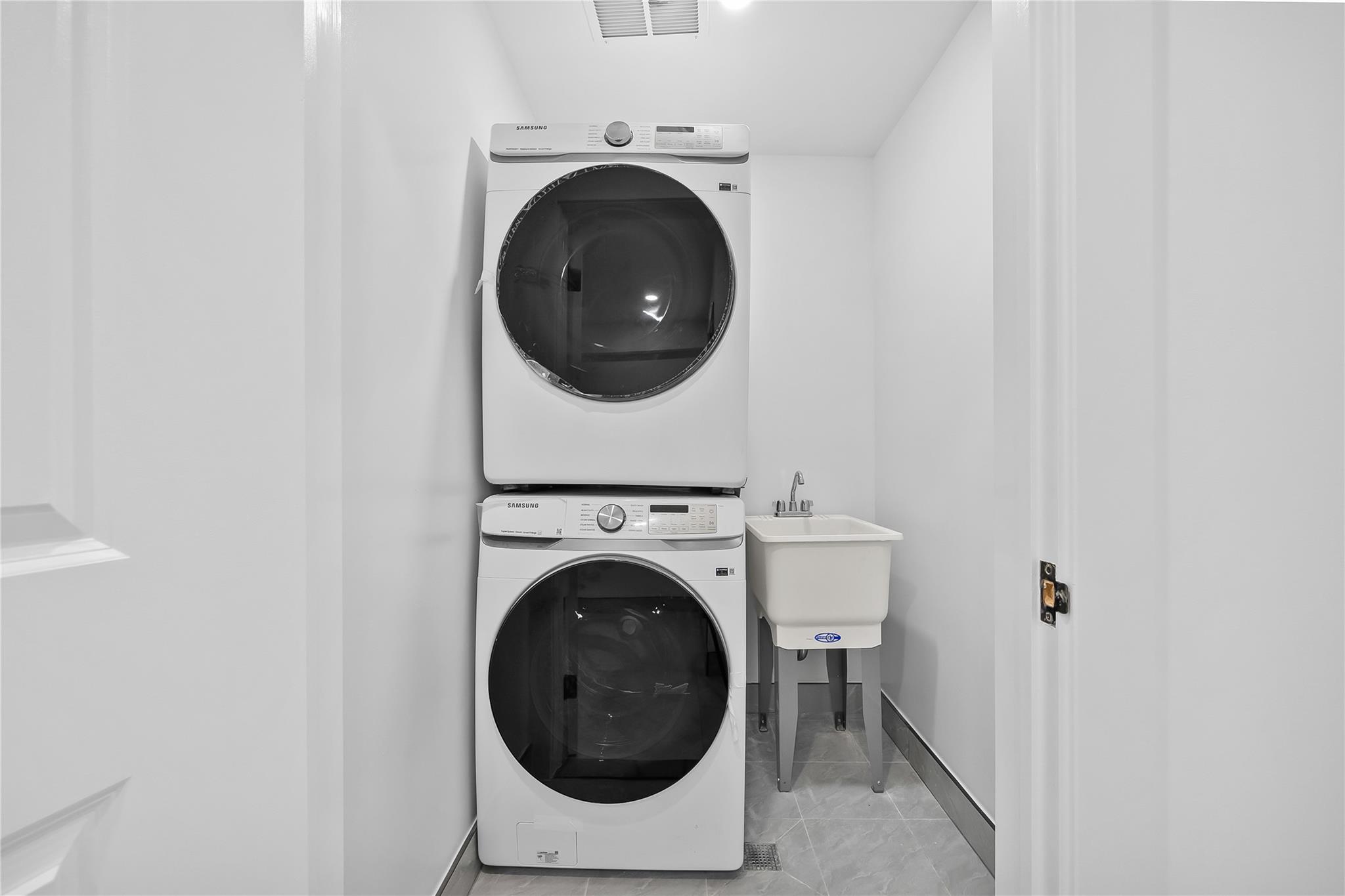 #17 photo, 20222 45th Drive, كوينز Bayside , NY 11361