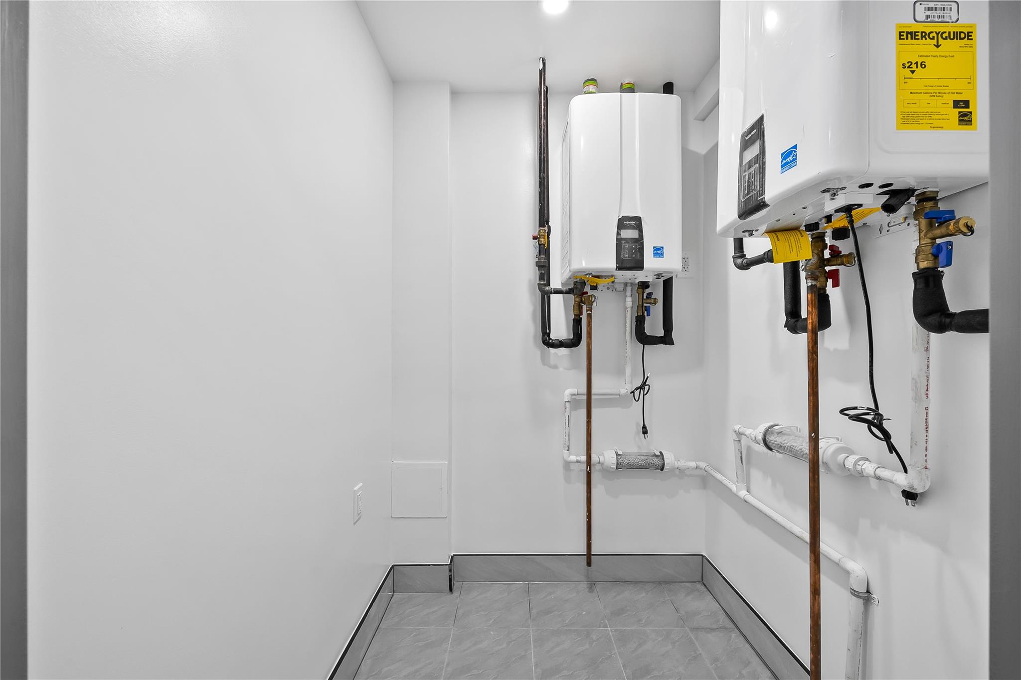 #19 photo, 20222 45th Drive, كوينز Bayside , NY 11361