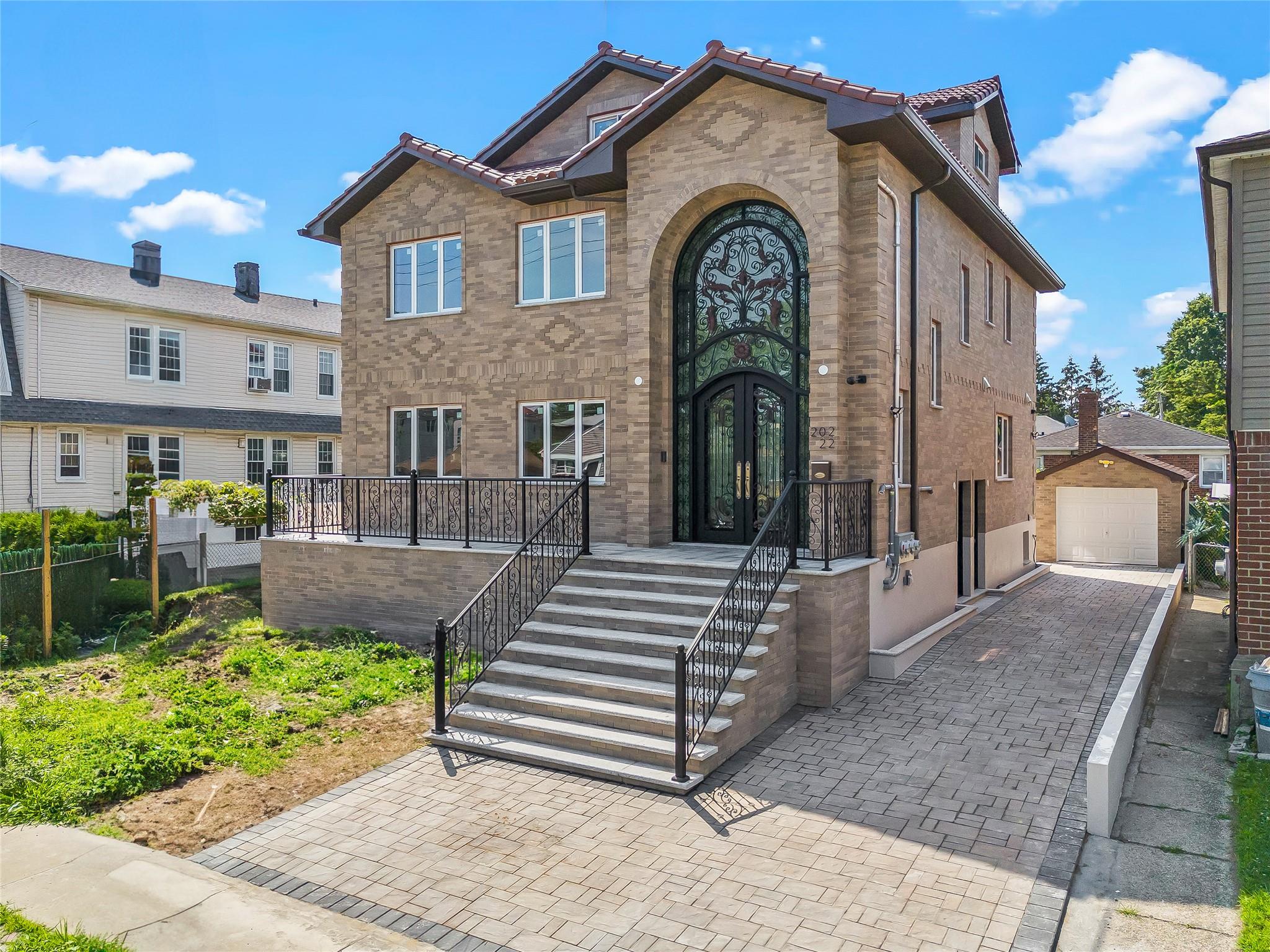 #2 photo, 20222 45th Drive, كوينز Bayside , NY 11361