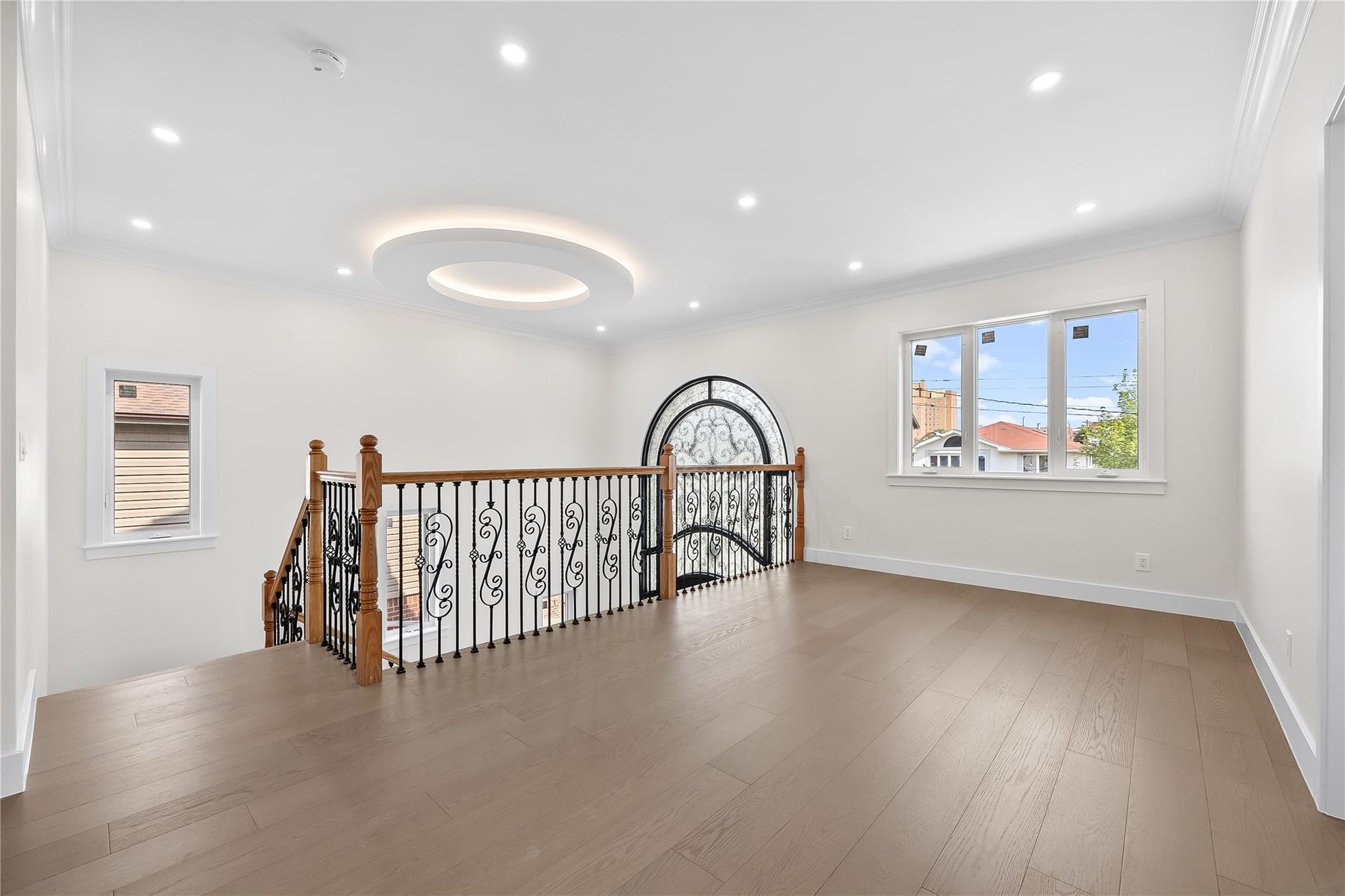 #6 photo, 20222 45th Drive, كوينز Bayside , NY 11361