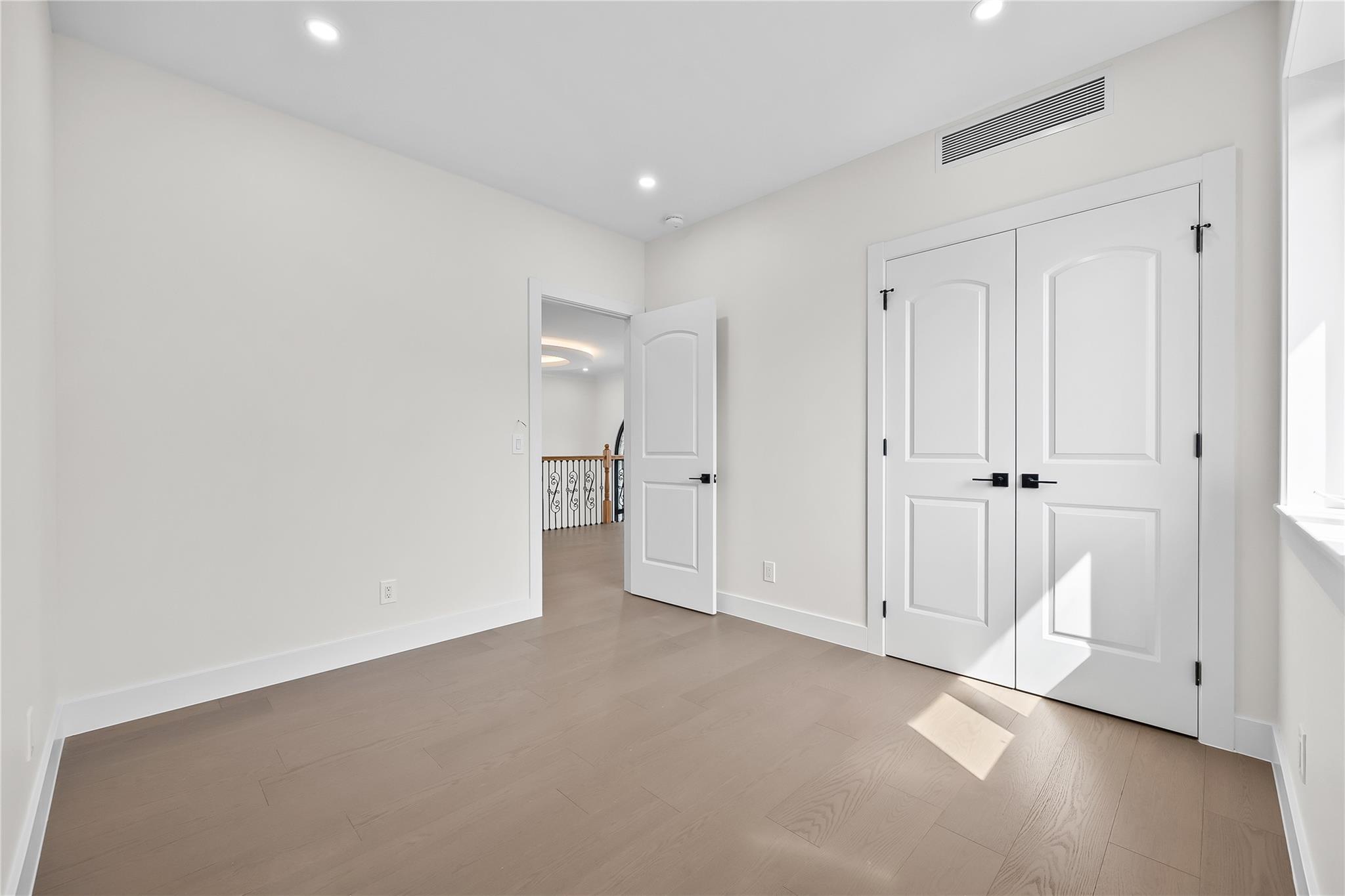 #7 photo, 20222 45th Drive, كوينز Bayside , NY 11361