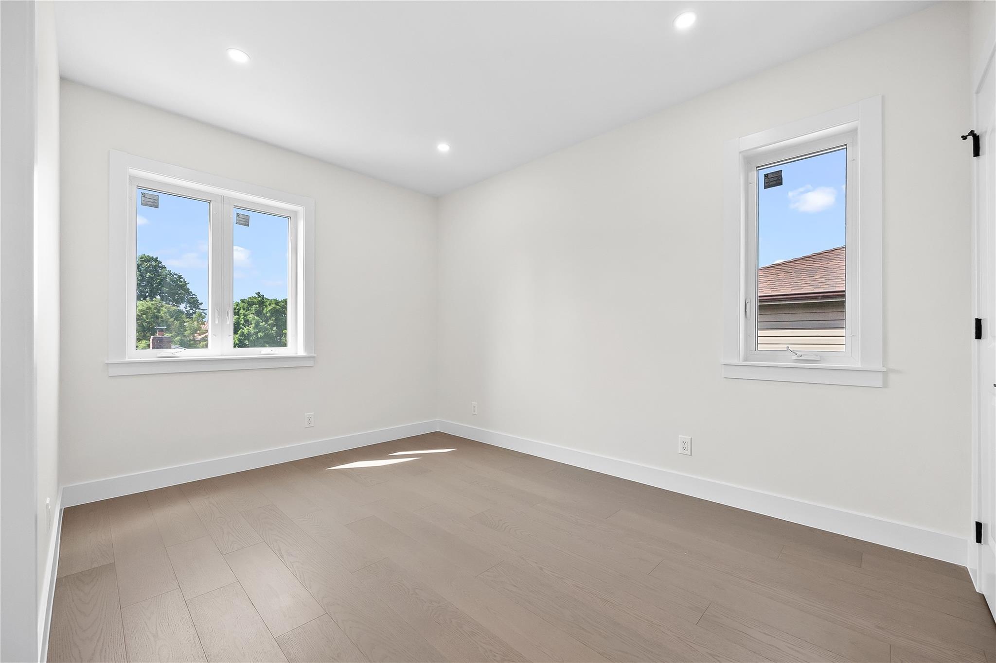 #9 photo, 20222 45th Drive, كوينز Bayside , NY 11361