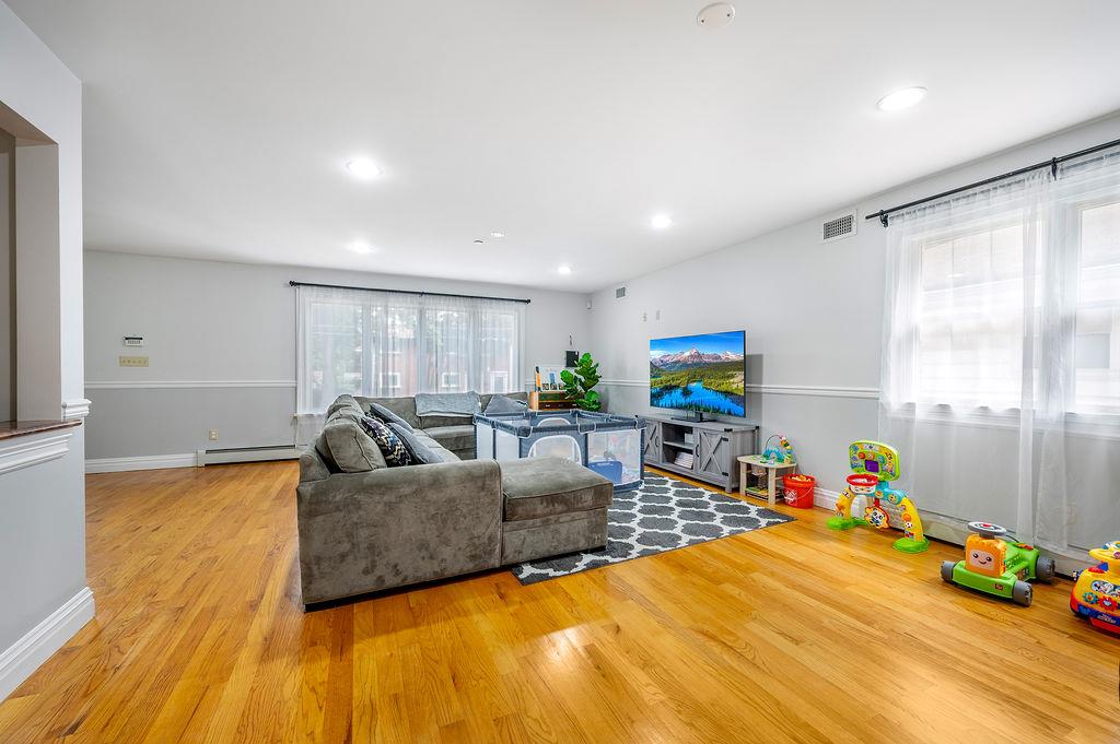 #10 photo, 253-12 58 Avenue, Little Neck , NY 11362