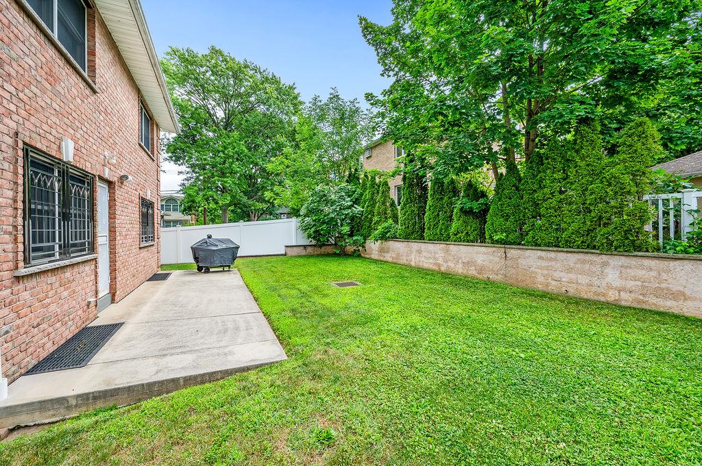 #15 photo, 253-12 58 Avenue, Little Neck , NY 11362