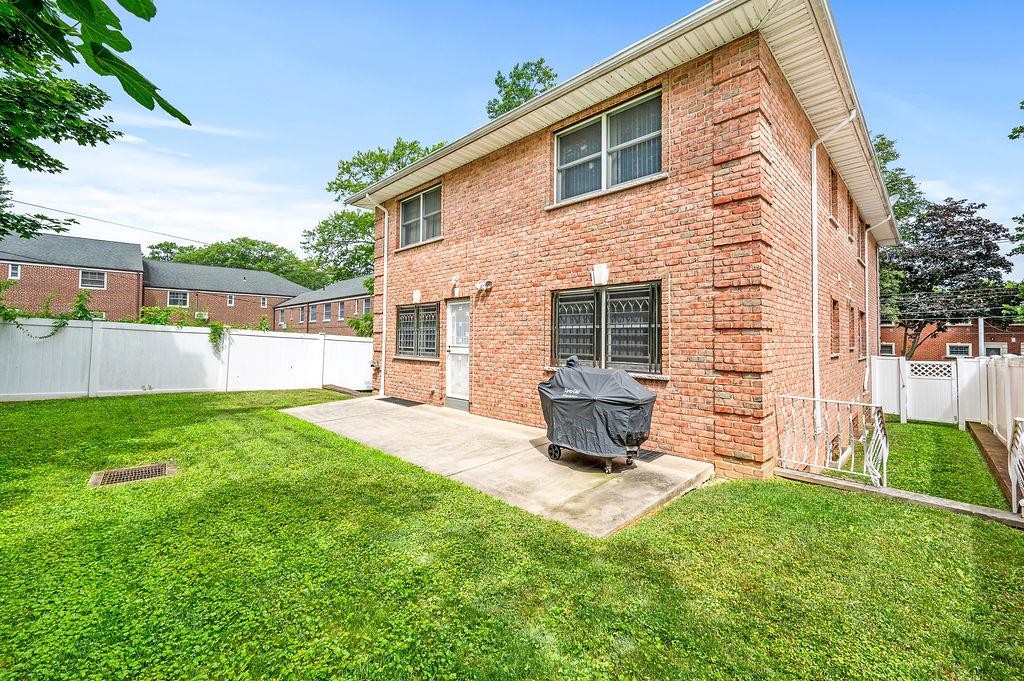 #16 photo, 253-12 58 Avenue, Little Neck , NY 11362