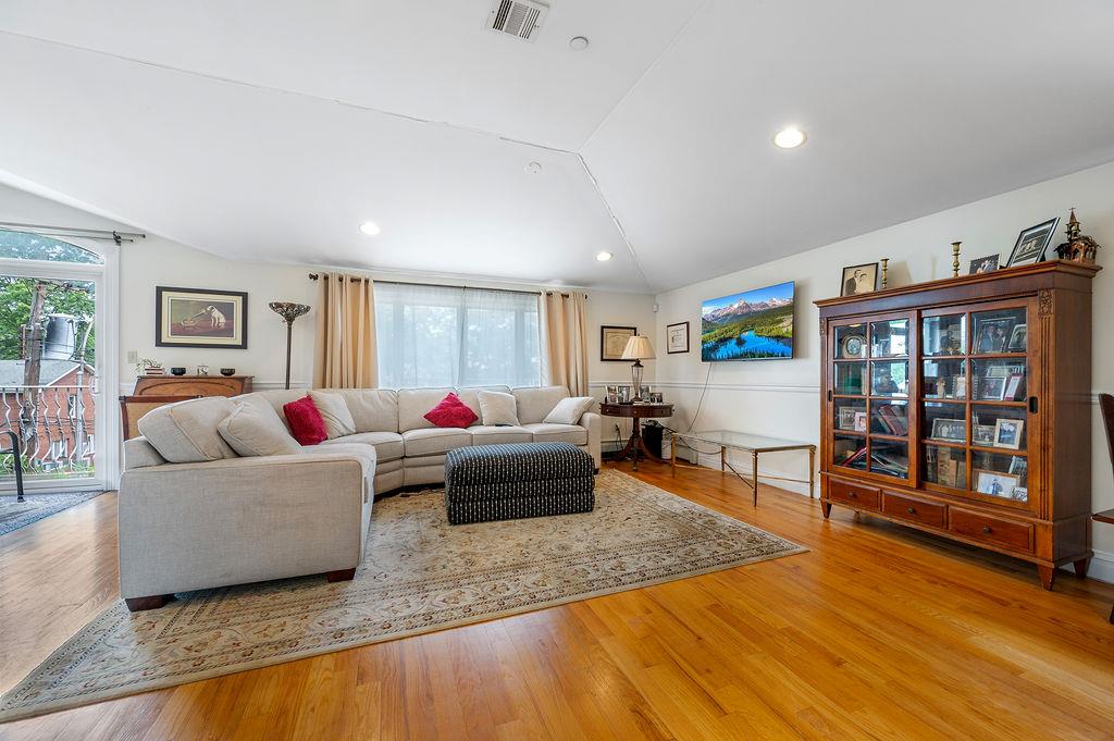 #2 photo, 253-12 58 Avenue, Little Neck , NY 11362