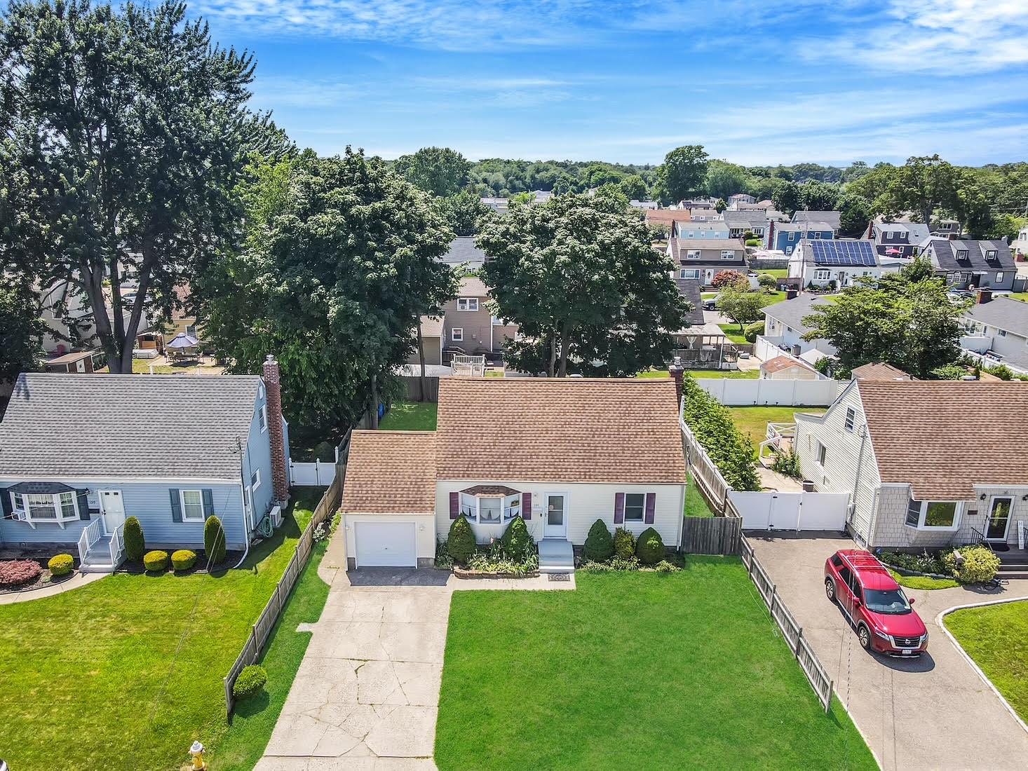 #1 photo, 144 W 20th Street, سوفولك Deer Park , NY 11729