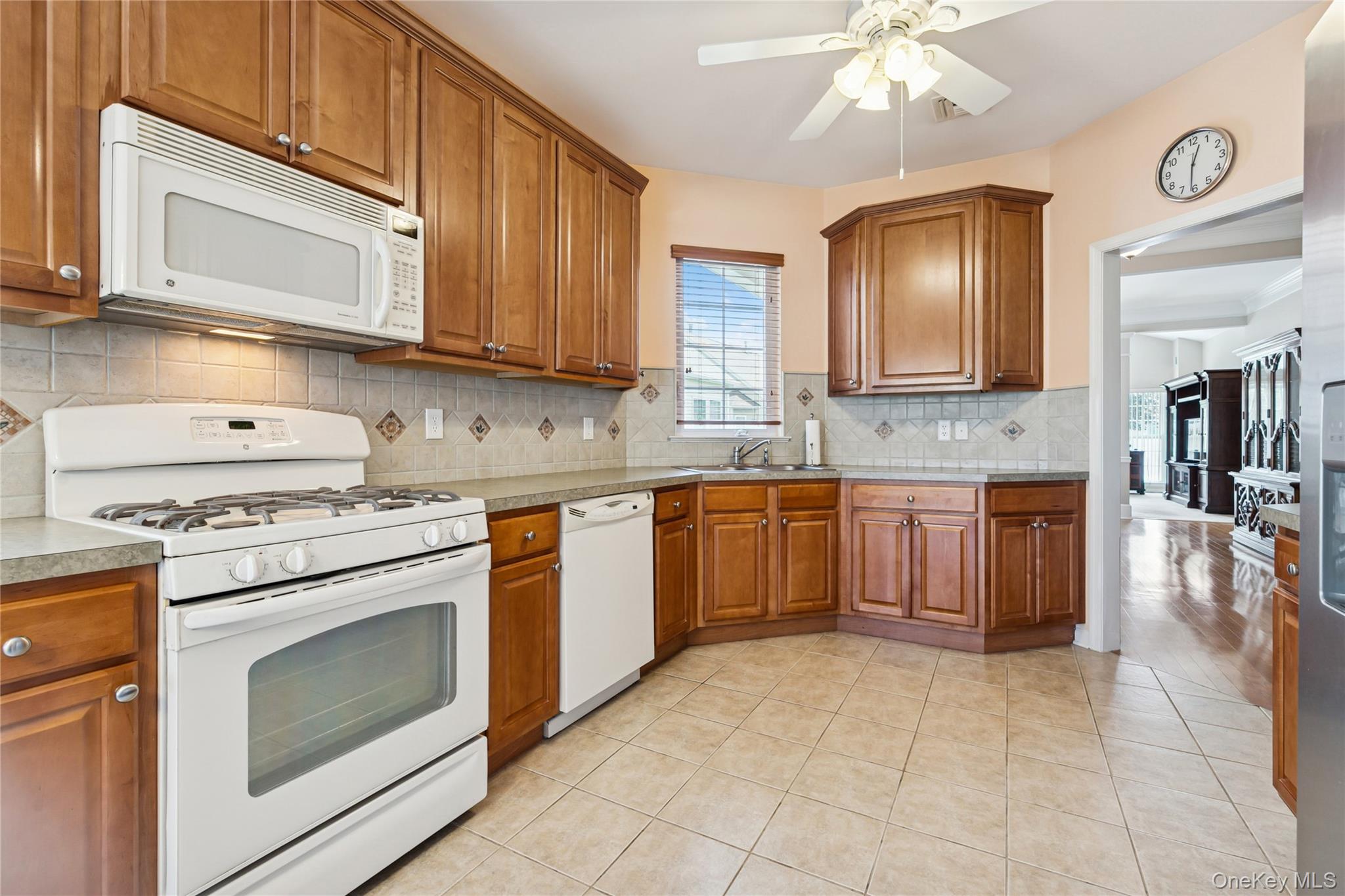 #16 photo, 109 Louden Loop, サフォーク郡 Mount Sinai , NY 11766