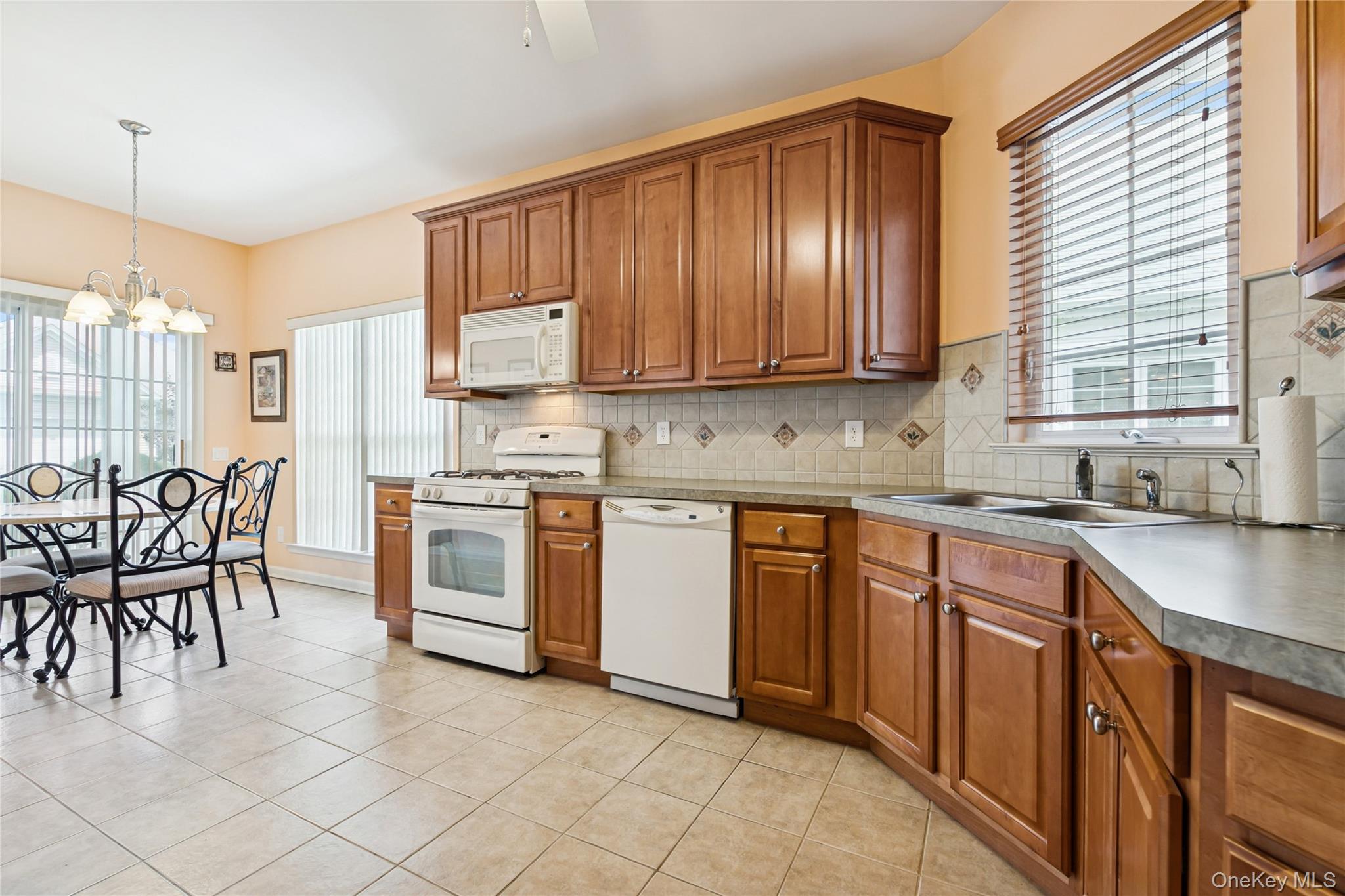 #17 photo, 109 Louden Loop, サフォーク郡 Mount Sinai , NY 11766