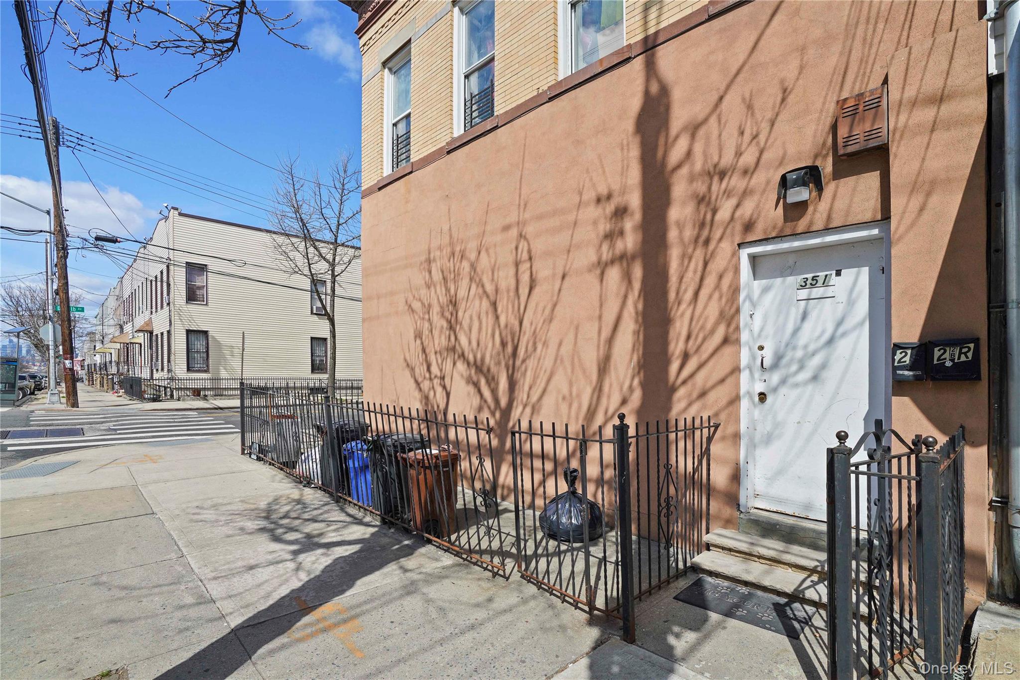 #2 photo, 351 Onderdonk Avenue, クイーンズ区 Ridgewood , NY 11385