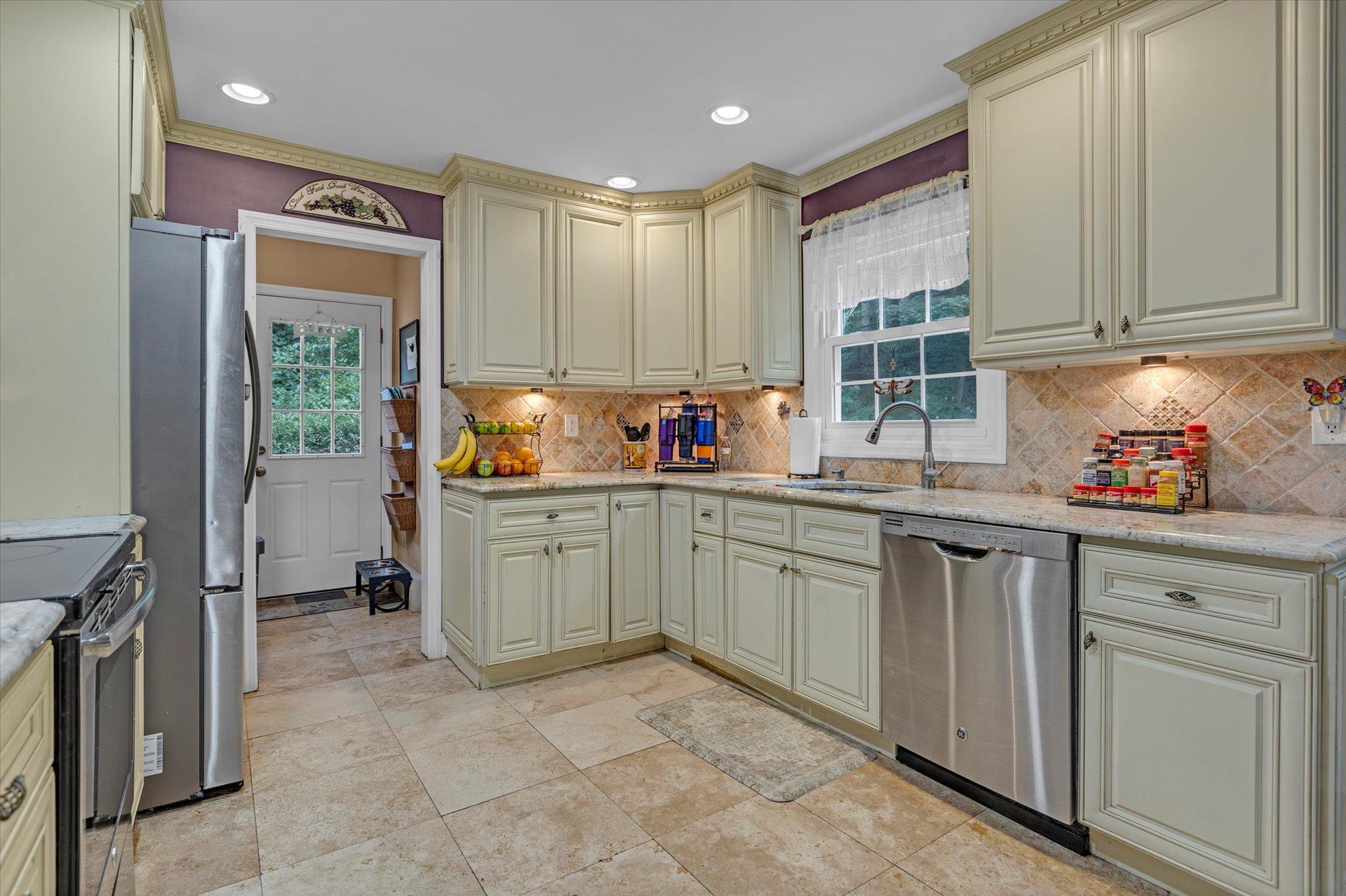 #10 photo, 31A Nevinwood Place, 東長島 亨廷顿站 Huntington Station , NY 11746