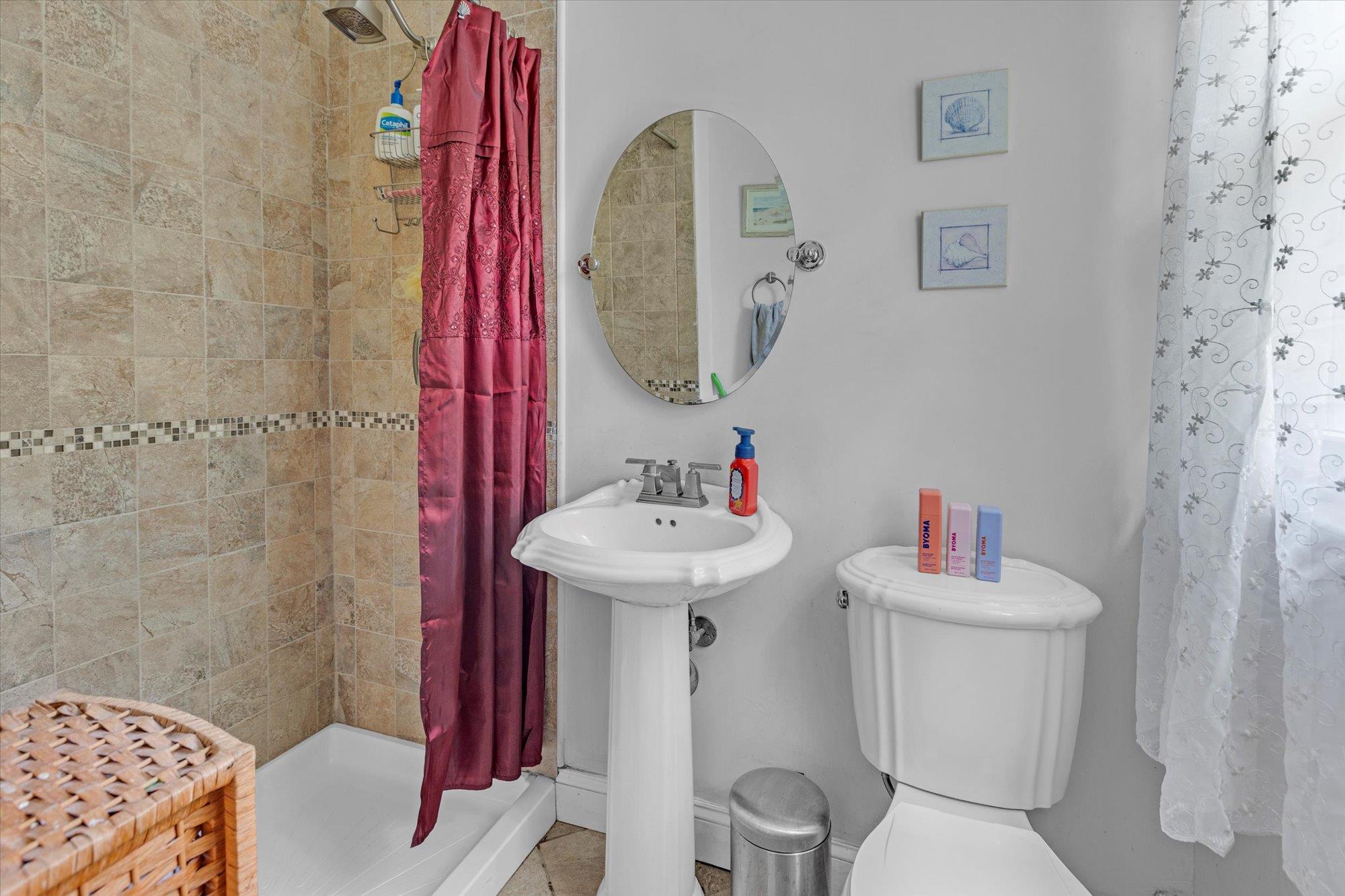 #17 photo, 31A Nevinwood Place, 東長島 亨廷顿站 Huntington Station , NY 11746