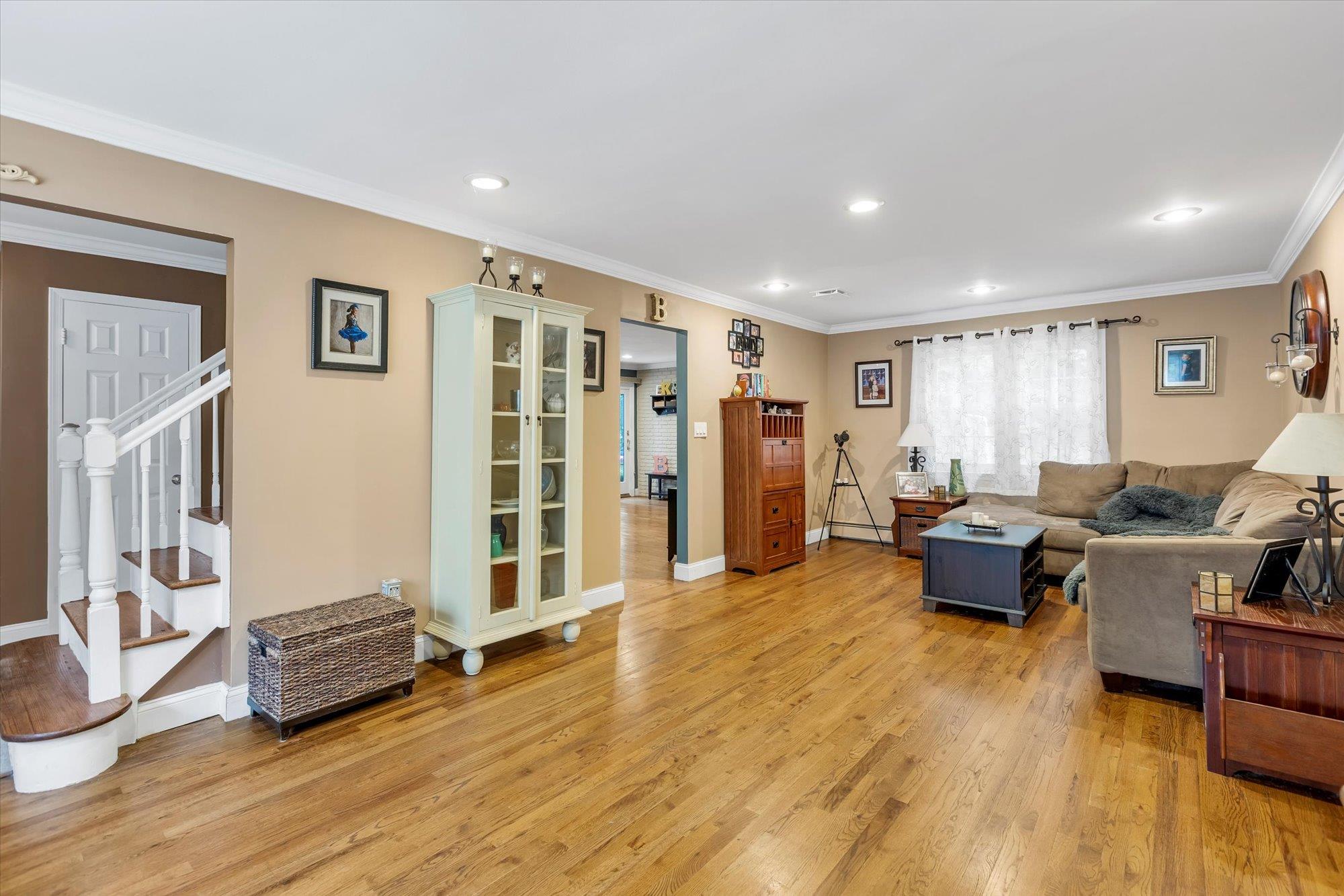 #4 photo, 31A Nevinwood Place, 東長島 亨廷顿站 Huntington Station , NY 11746