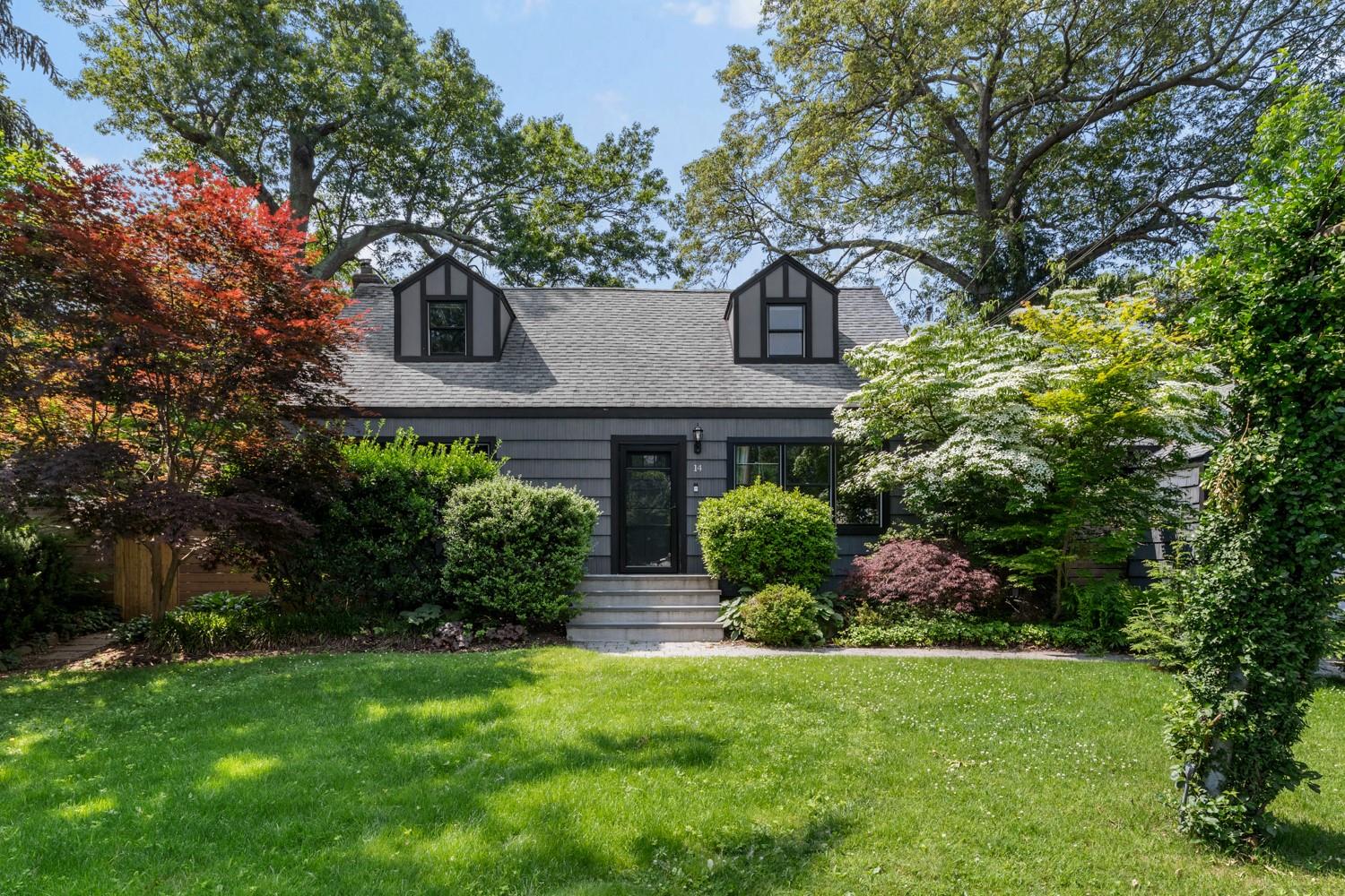 #1 photo, 14 Kellum Street, سوفولك South Huntington , NY 11746