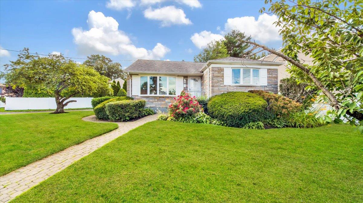 #1 photo, 107 Croydon Road, 紐約州 Yonkers , NY 10710