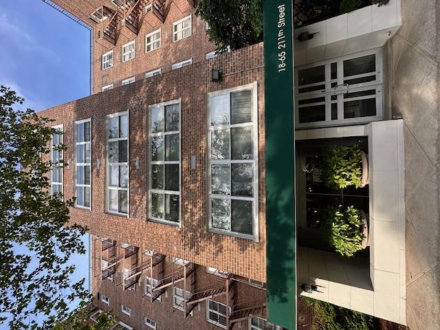 #1 photo, 18-65 211th Street, 皇后區 貝塞 Bayside , NY 11360