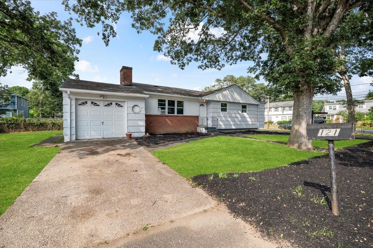 #1 photo, 121 Arlington Avenue, Wyandanch , NY 11798