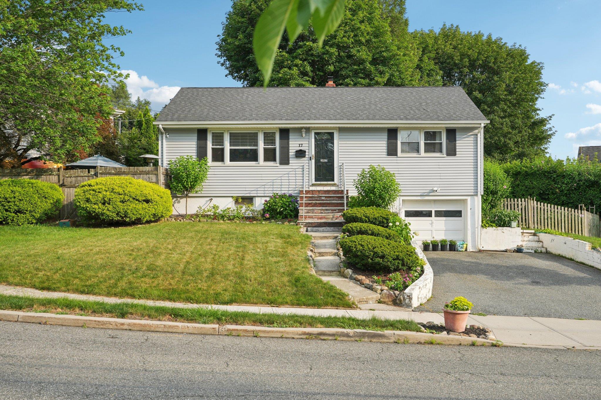 #1 photo, 17 Maplewood Boulevard, 紐約州 Suffern , NY 10901