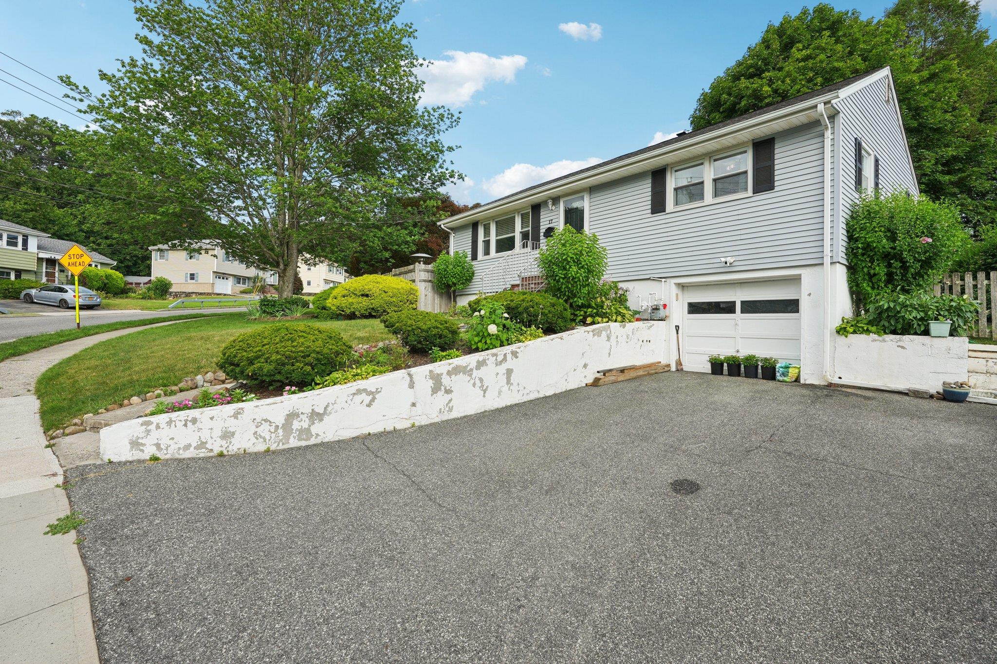 #4 photo, 17 Maplewood Boulevard, Suffern , NY 10901