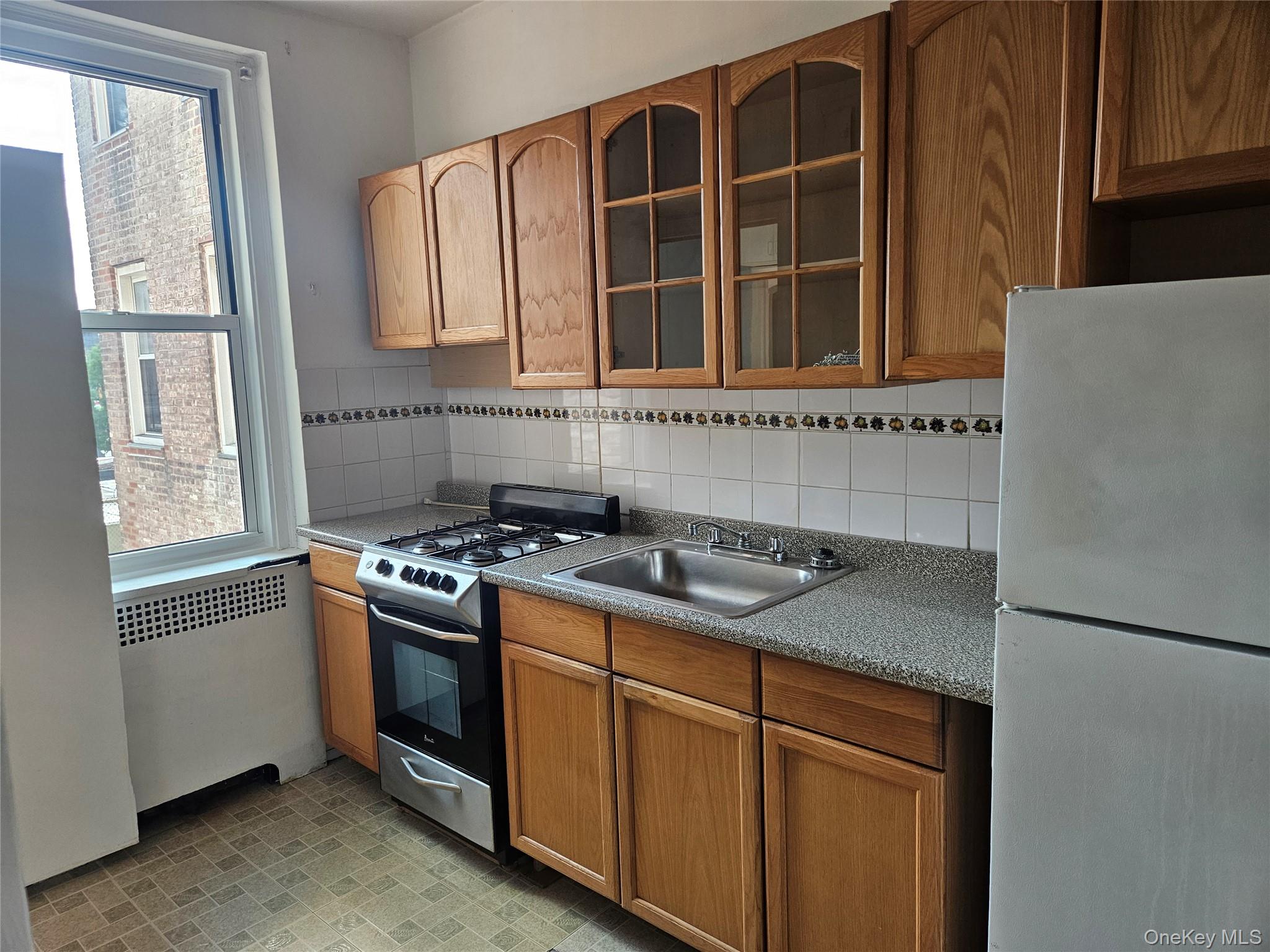 #13 photo, 72-15 37th Avenue, Jackson Heights , NY 11372