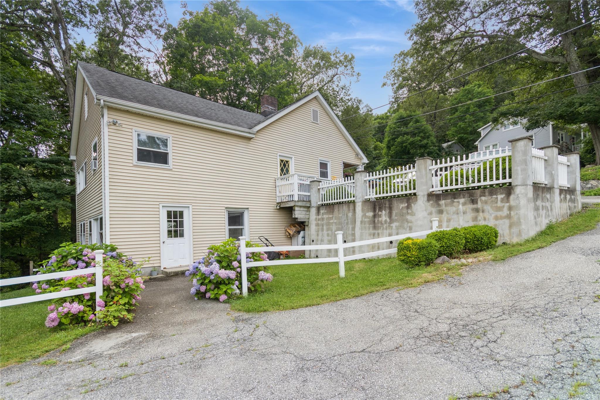 #1 photo, 126 Tanglewylde Road, 紐約州 Lake Peekskill , NY 10537