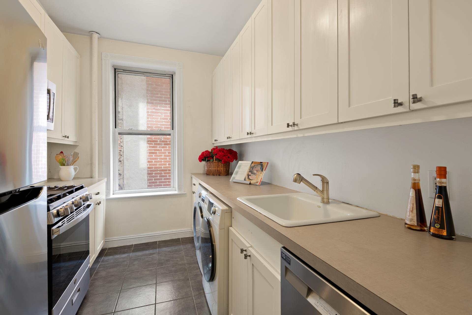 #3 photo, 210 E 17TH Street, マンハッタン Gramercy Park , NY 10003