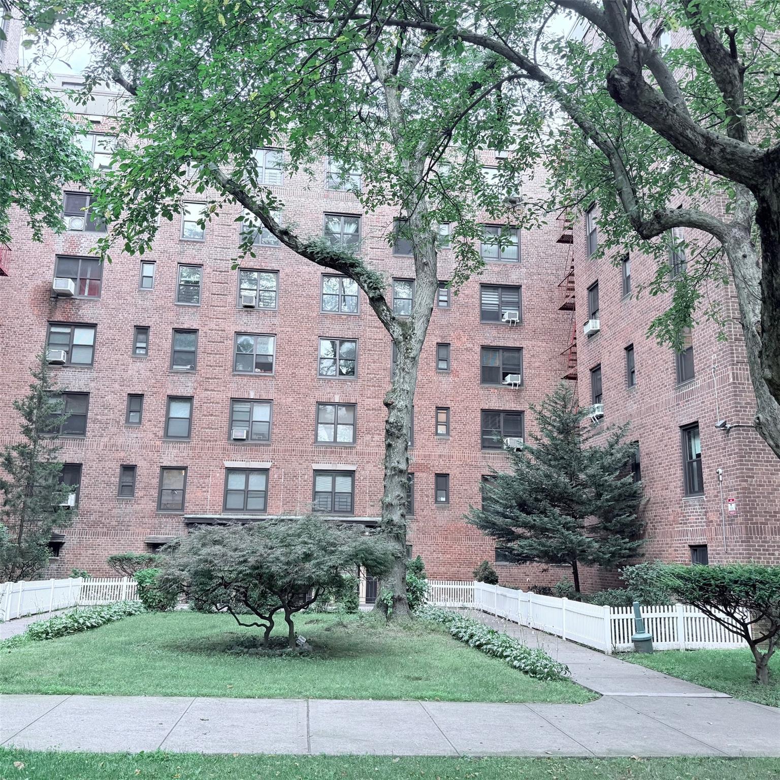 #1 photo, 83-20 98 Street, 皇后區 木港 Woodhaven , NY 11421