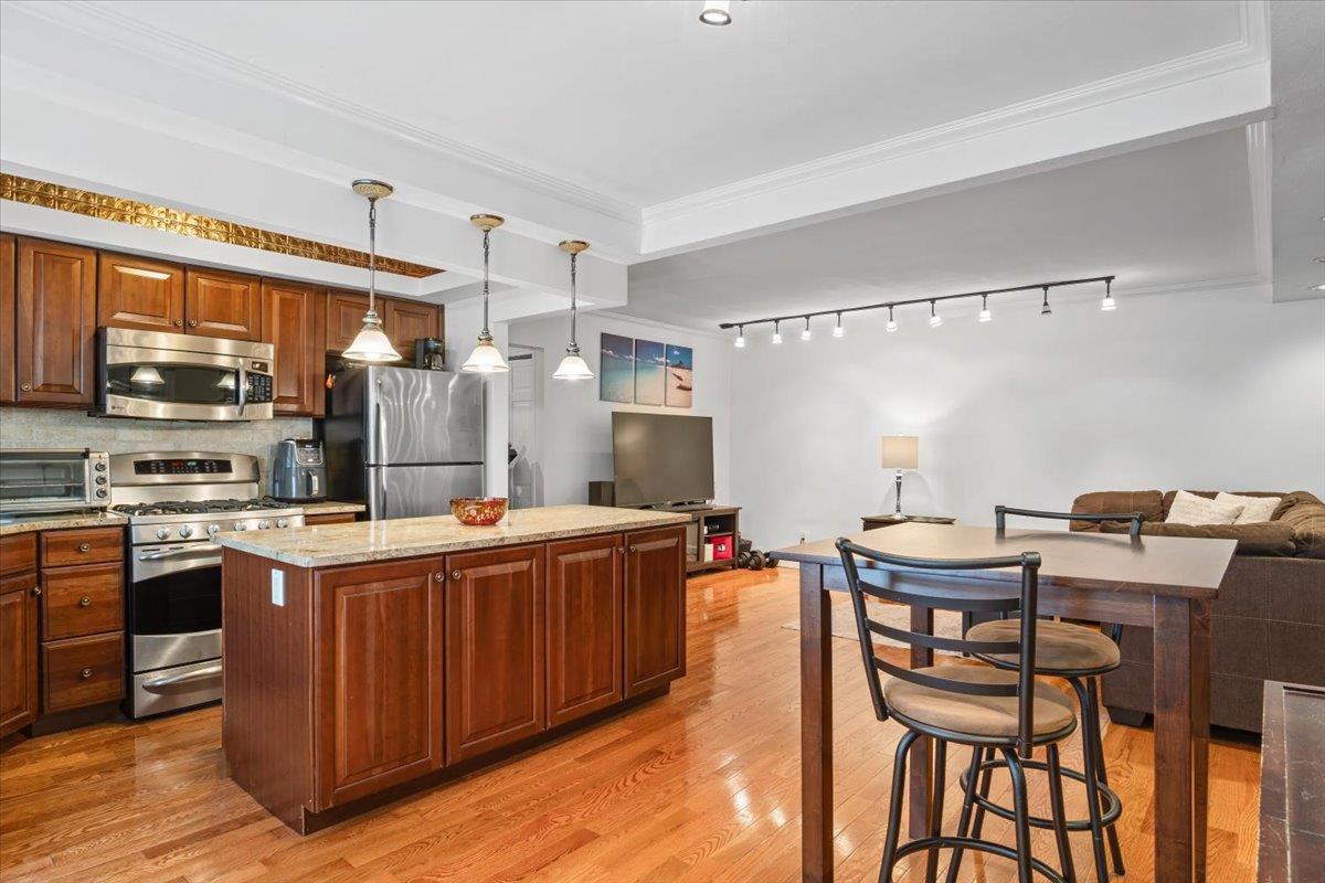 #1 photo, 81 Edwards Street, Roslyn Heights , NY 11577