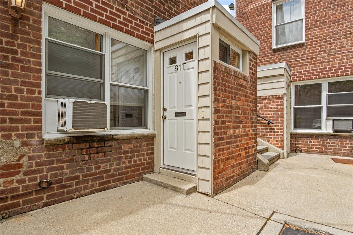 #14 photo, 81 Edwards Street, Roslyn Heights , NY 11577