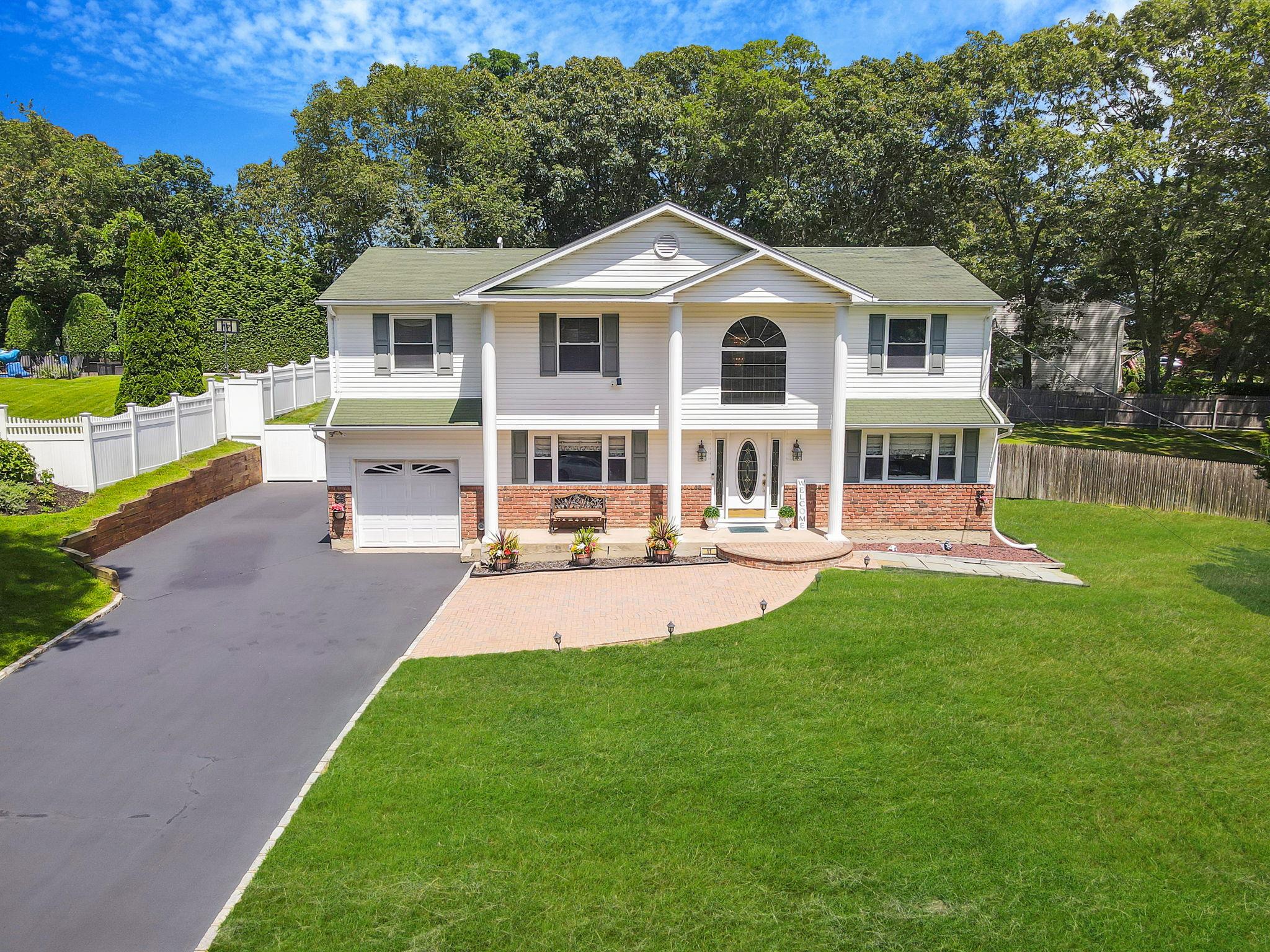 #1 photo, 11 Dillmont Drive, 東長島 史密斯敦 Smithtown , NY 11787