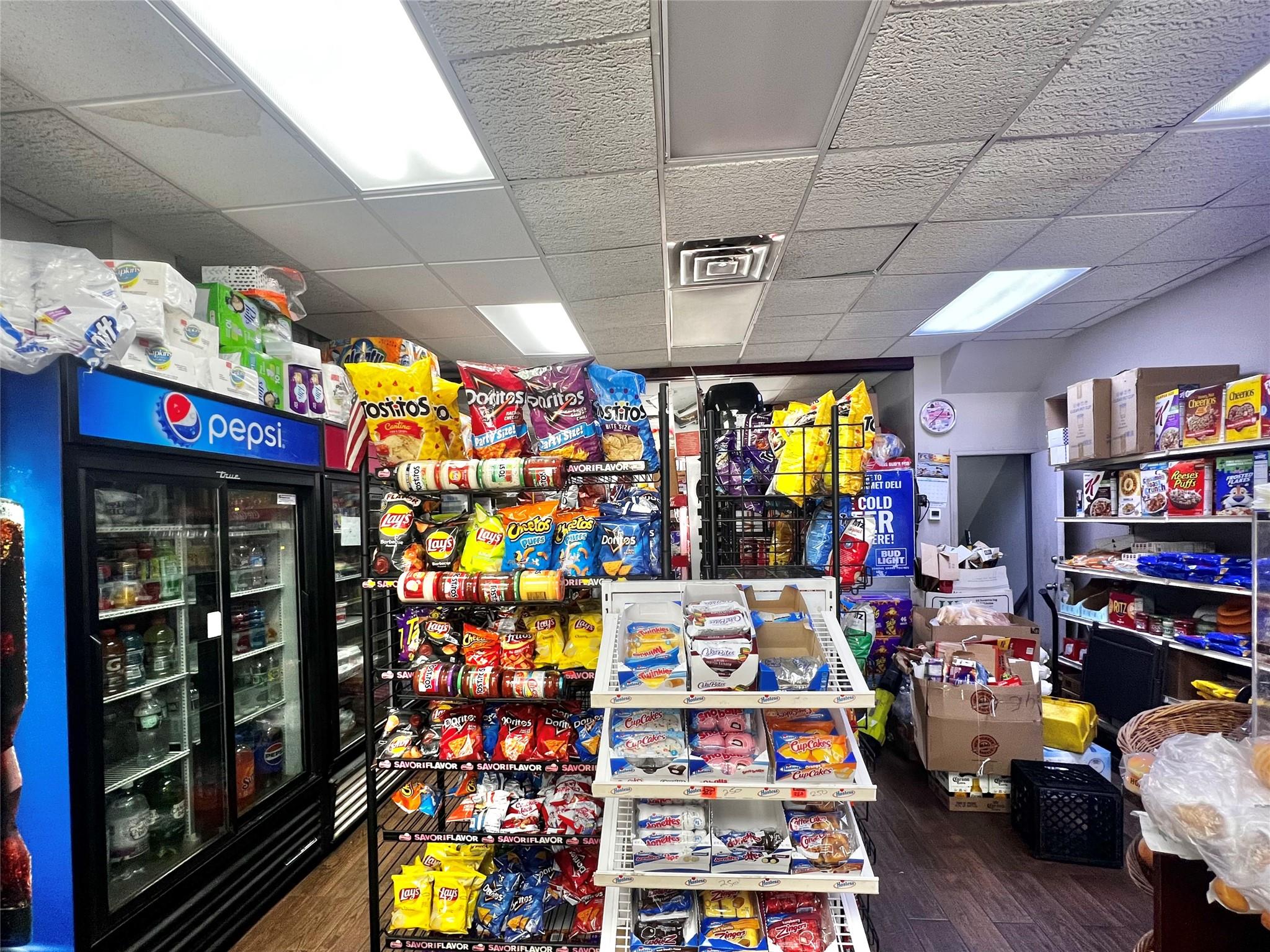 #2 photo, 8301 Myrtle Avenue, クイーンズ区 Glendale , NY 11385