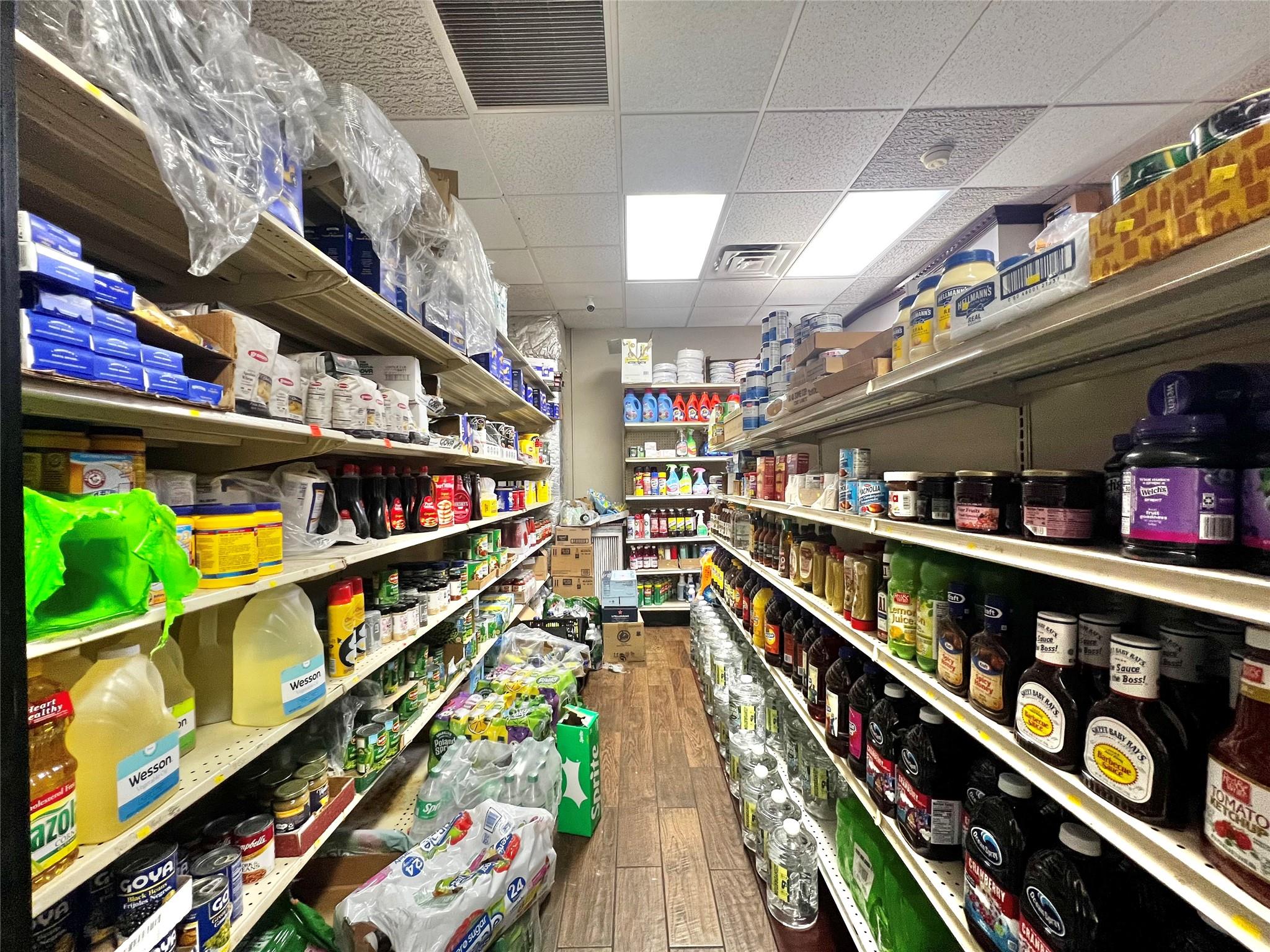 #3 photo, 8301 Myrtle Avenue, クイーンズ区 Glendale , NY 11385