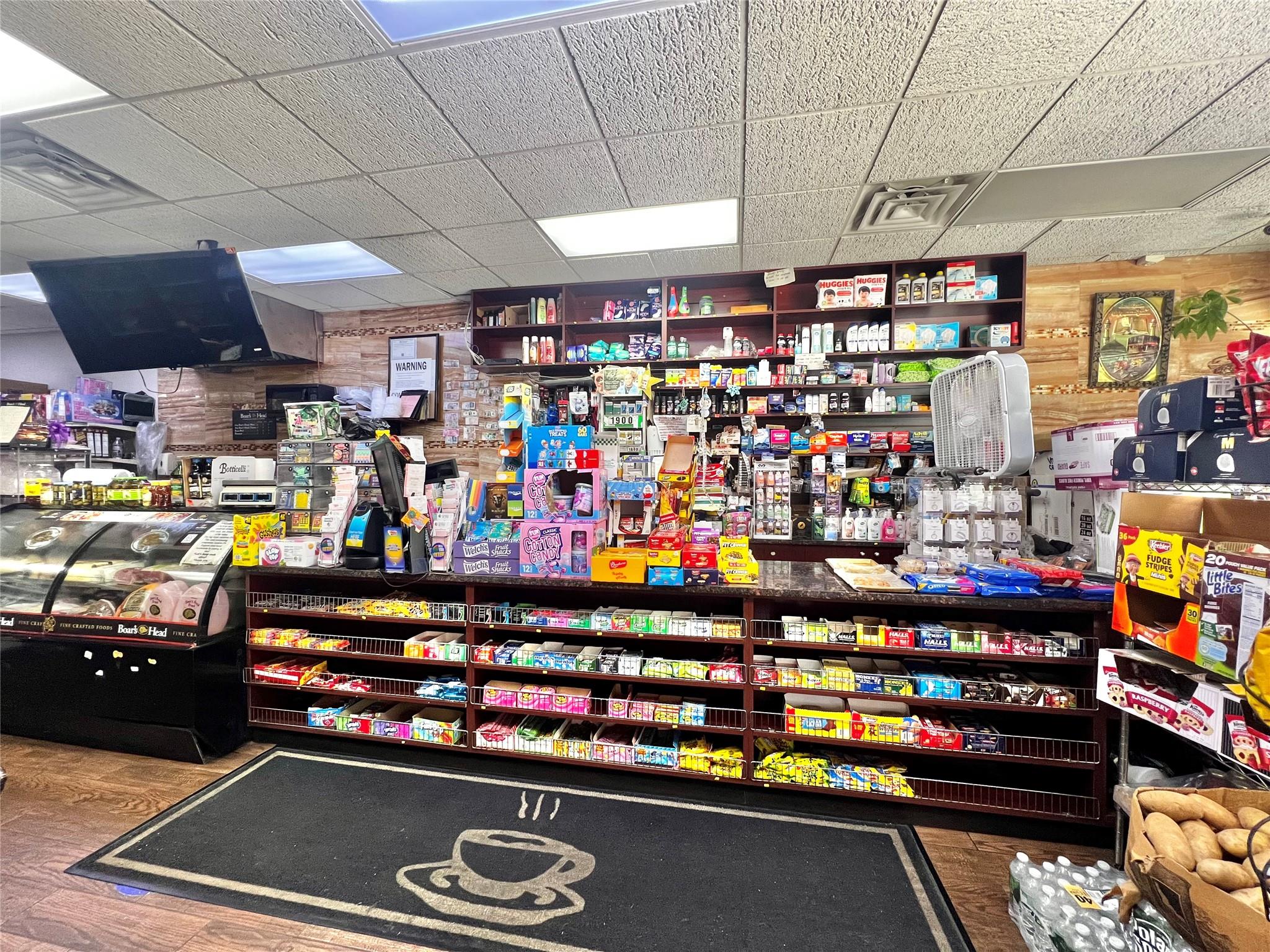 #6 photo, 8301 Myrtle Avenue, クイーンズ区 Glendale , NY 11385